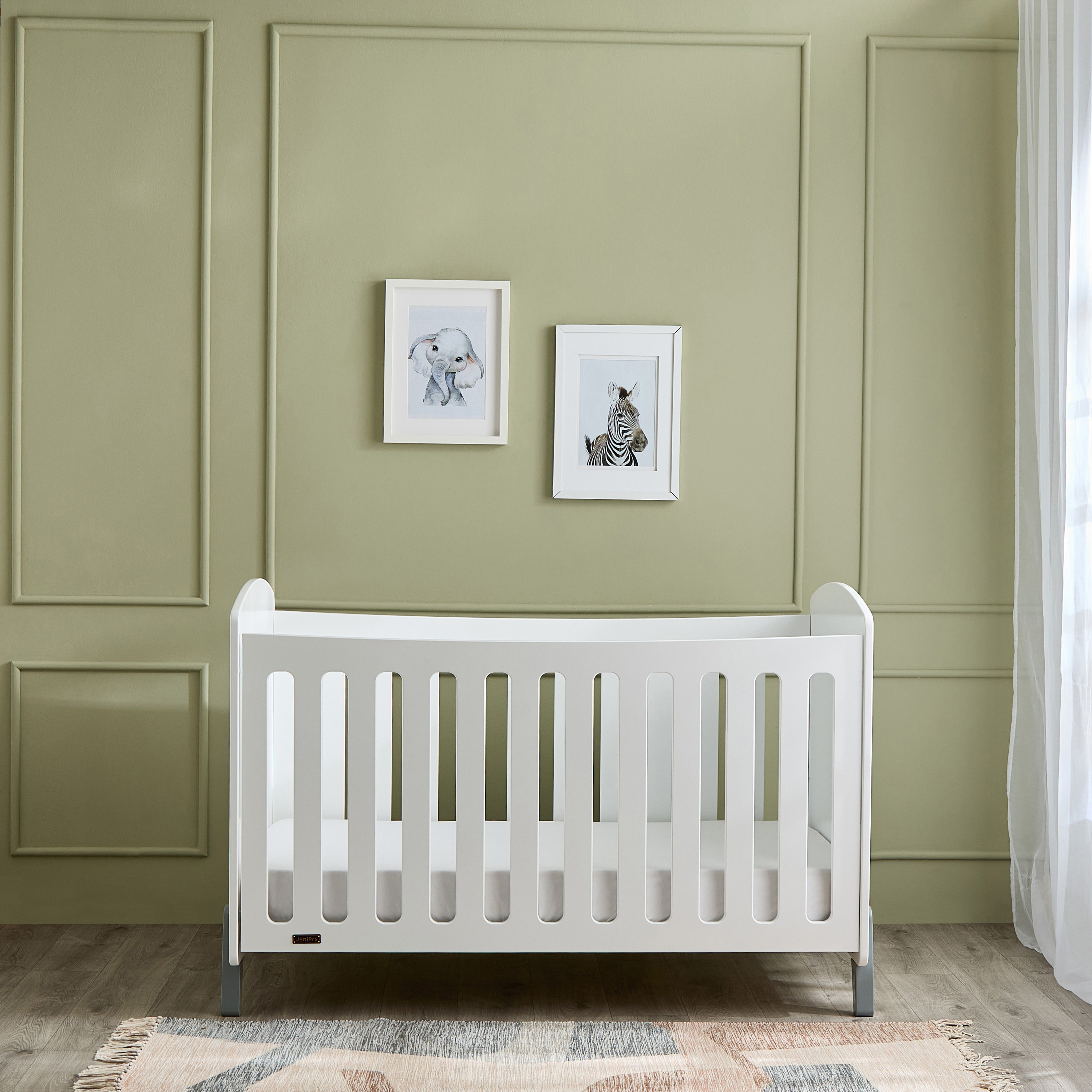 سرير أطفال قابل للتحويل 2 في 1 ماتي من جيجلز-baby-nursery-furniture-cribsandbeds-babycribs-image-2