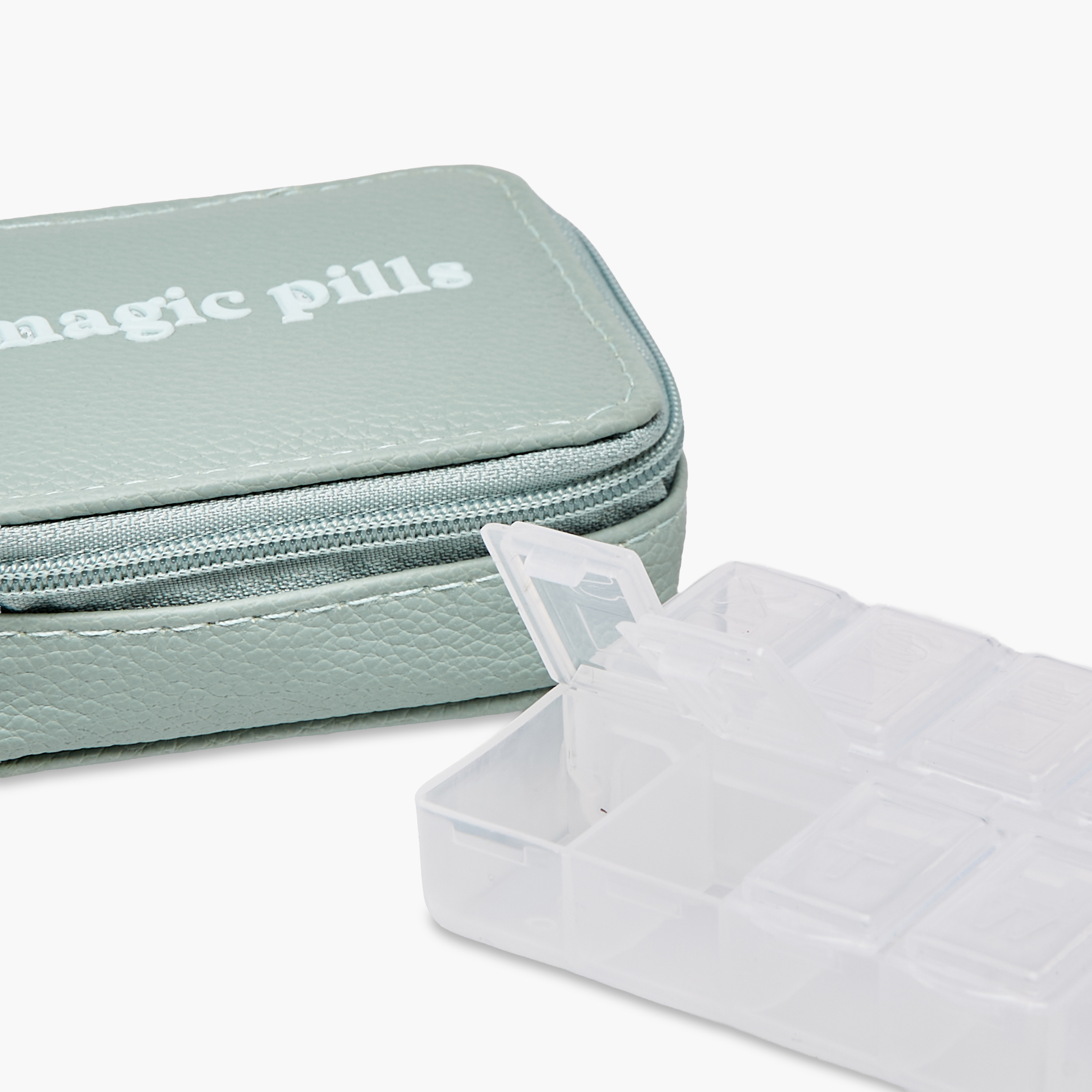 علبة أدوية بزينة تايبوجرافيك من فايندز-travel-accessories-image-6