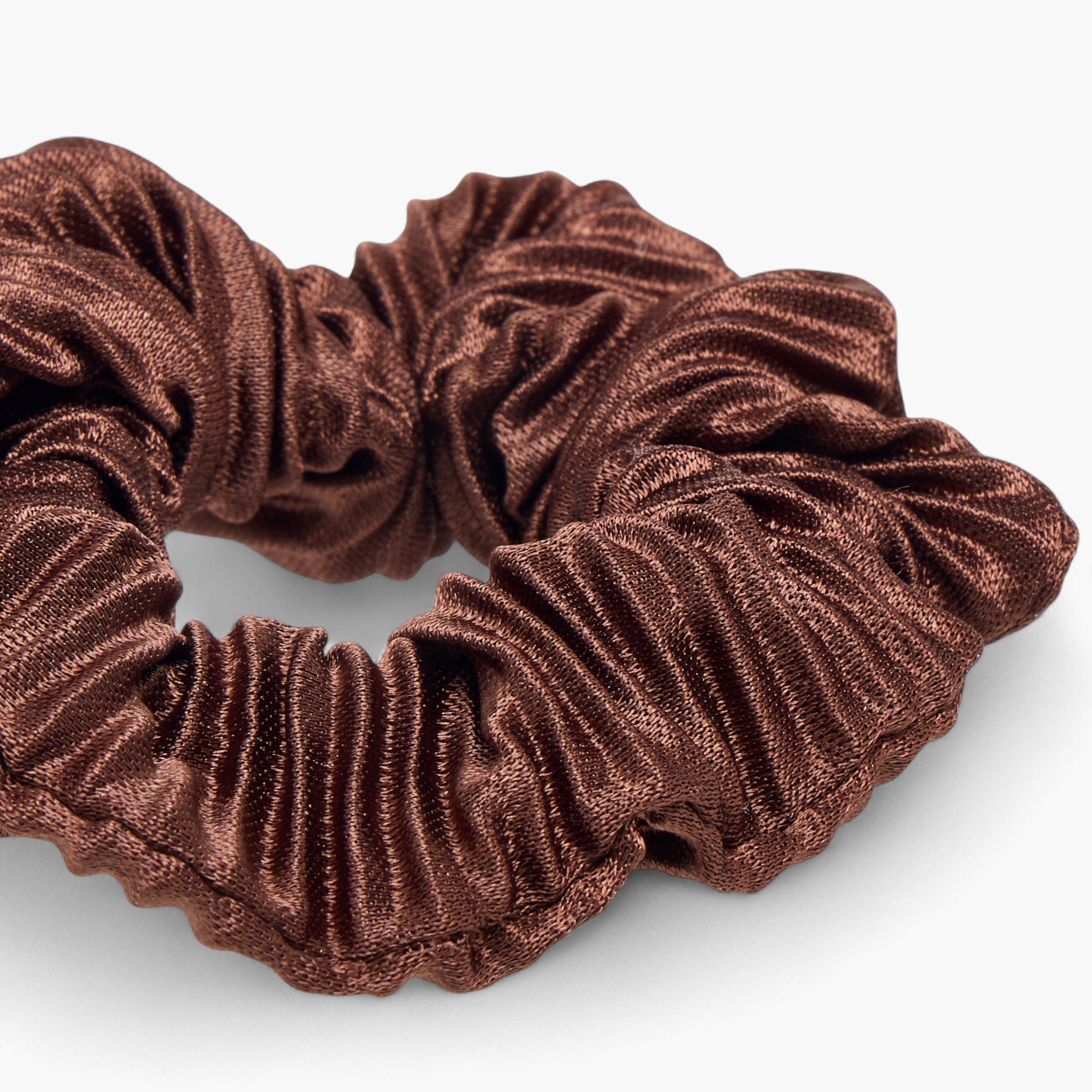 ربطات شعر سكرانشي بارزة الملمس - طقم 3 قطع-women-hairaccessories-scrunchies-image-4