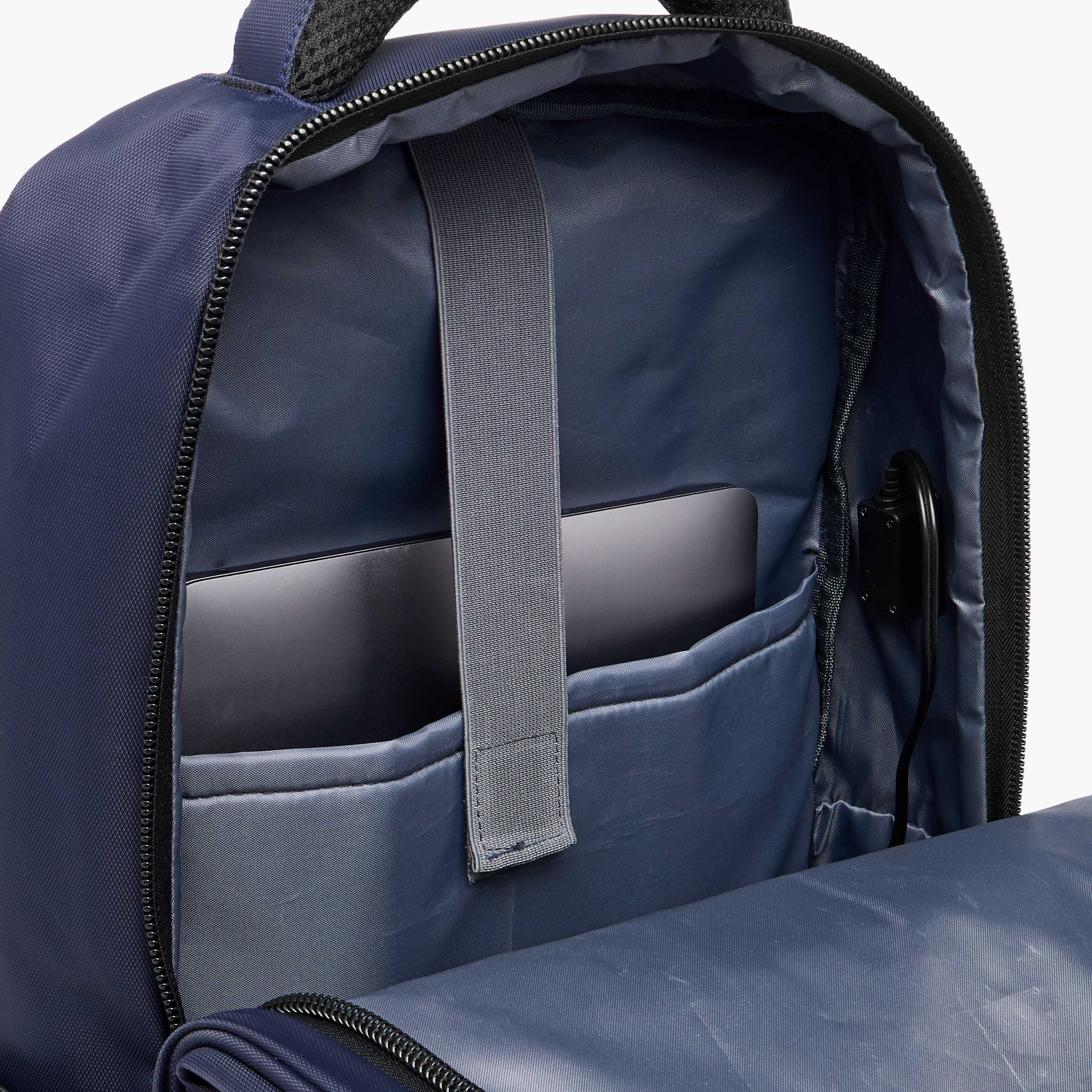 Solid 18-inch Backpack with Adjustable Straps and Zip Closure - 46x32x18 cms-promo_LS20_OMN-image-12