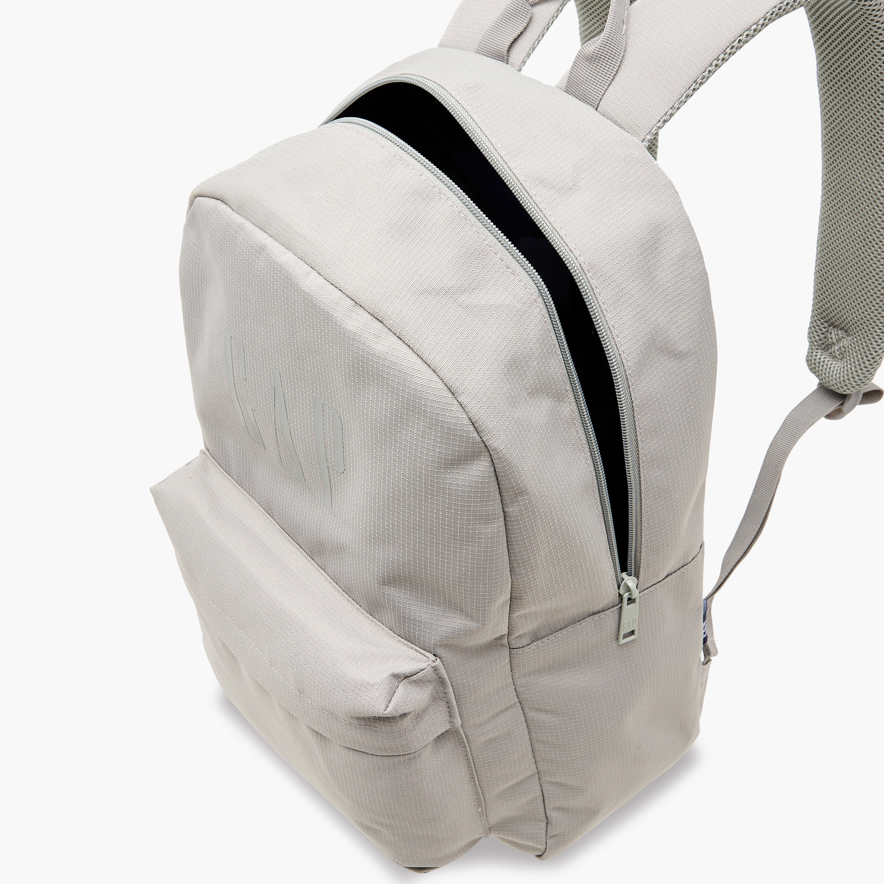 GAP 18-inch Solid Backpack with Adjustable Straps and Zip Closure - 44x31x14 cms-school-bagsandbackpacks-backpacks-image-11