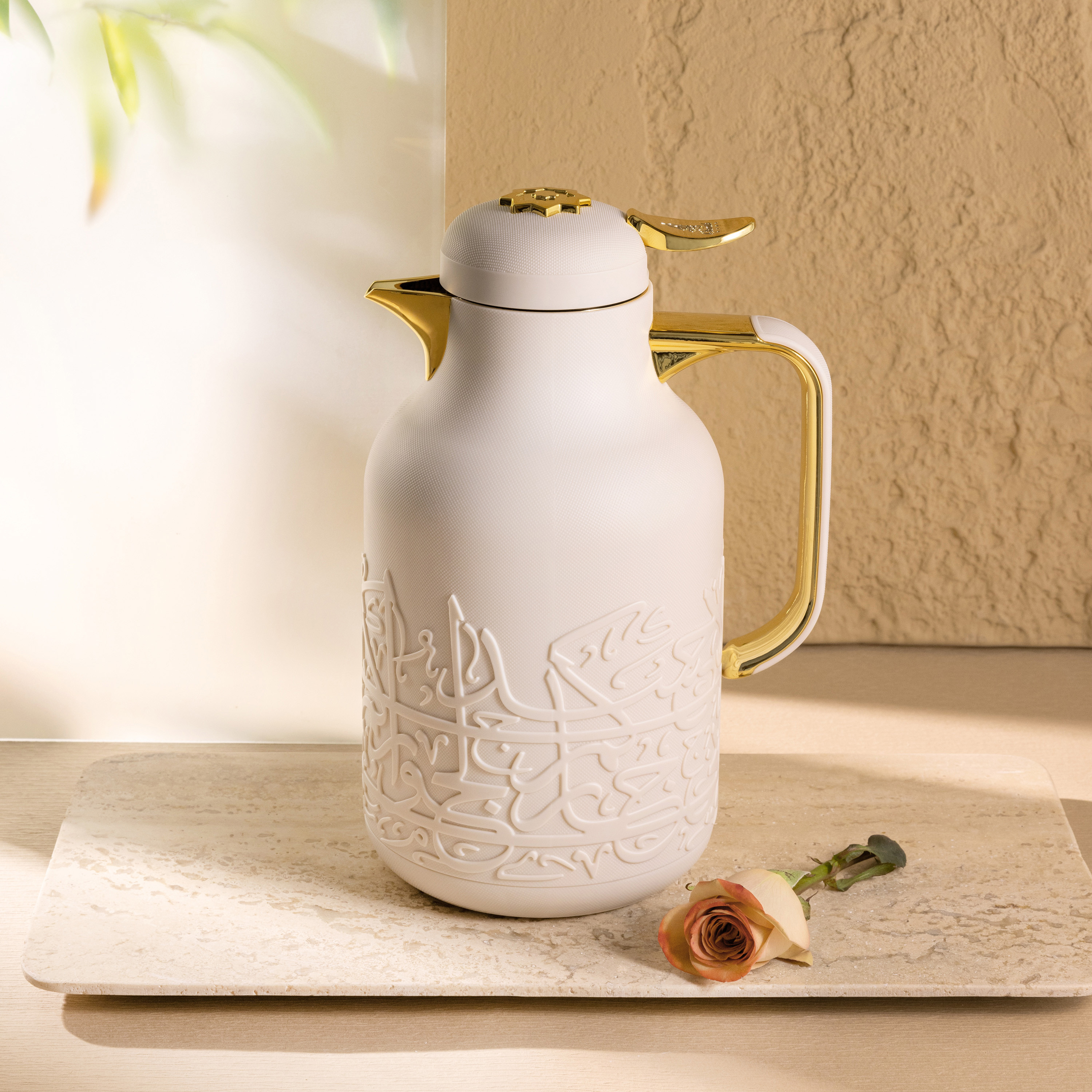 Otantik Jiwar Calligraphy Embossed Vacuum Flask - 1 L-household-dining-teaandcoffee-vacuumflaskscoffeeandteapots-image-5