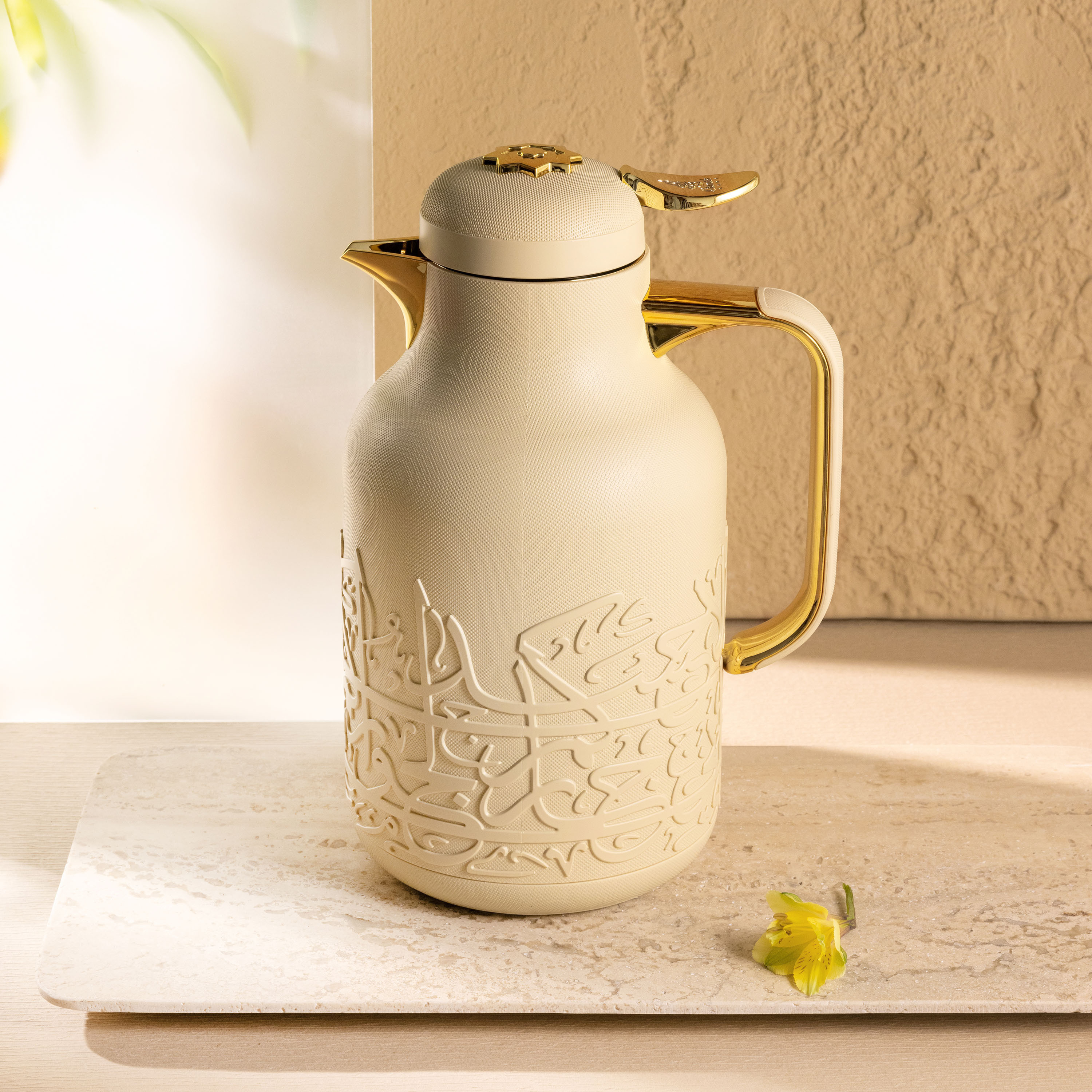 Otantik Jiwar Calligraphy Embossed Vacuum Flask - 1 L-household-dining-teaandcoffee-vacuumflaskscoffeeandteapots-image-4