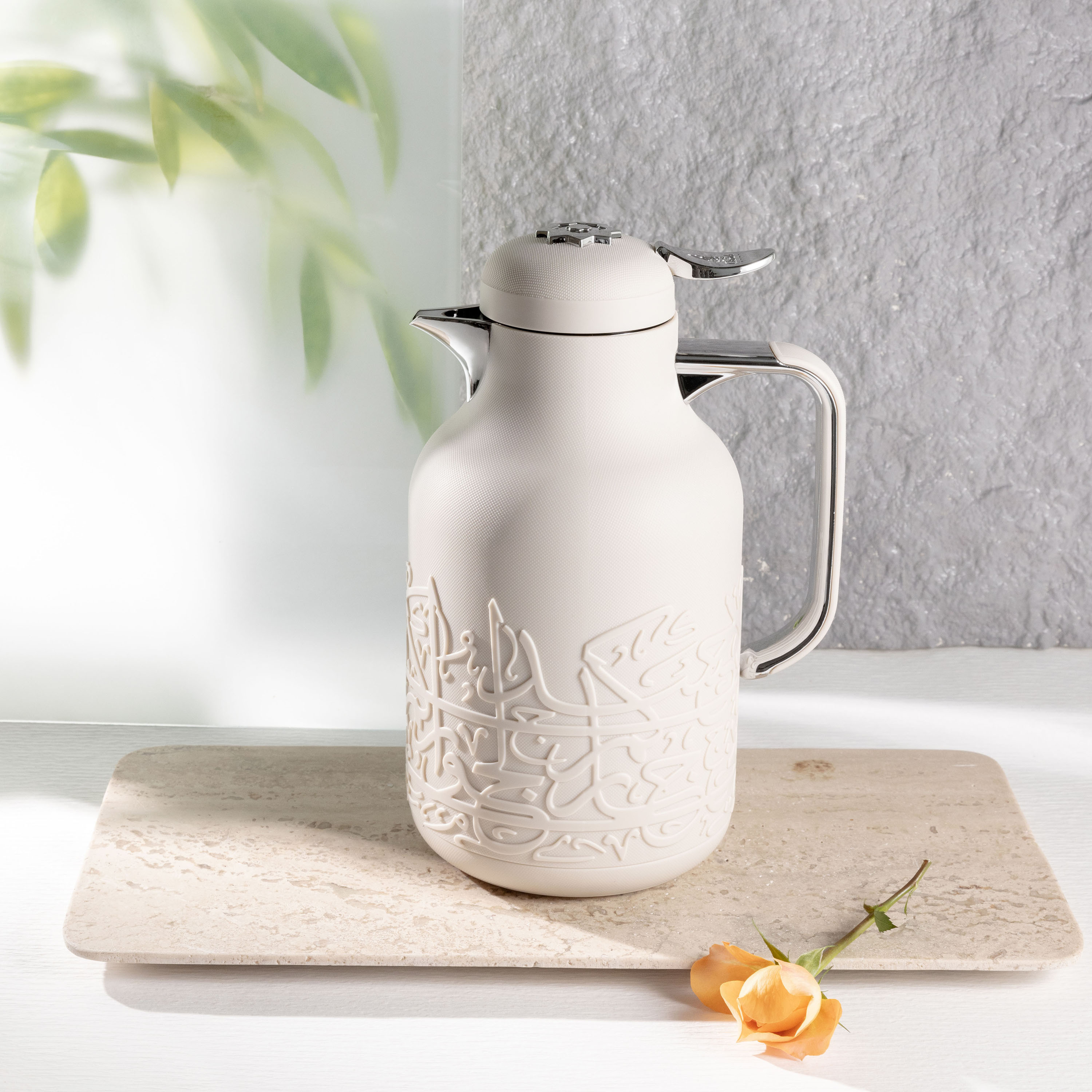 Otantik Jiwar Calligraphy Embossed Vacuum Flask - 1 L-household-dining-teaandcoffee-vacuumflaskscoffeeandteapots-image-4