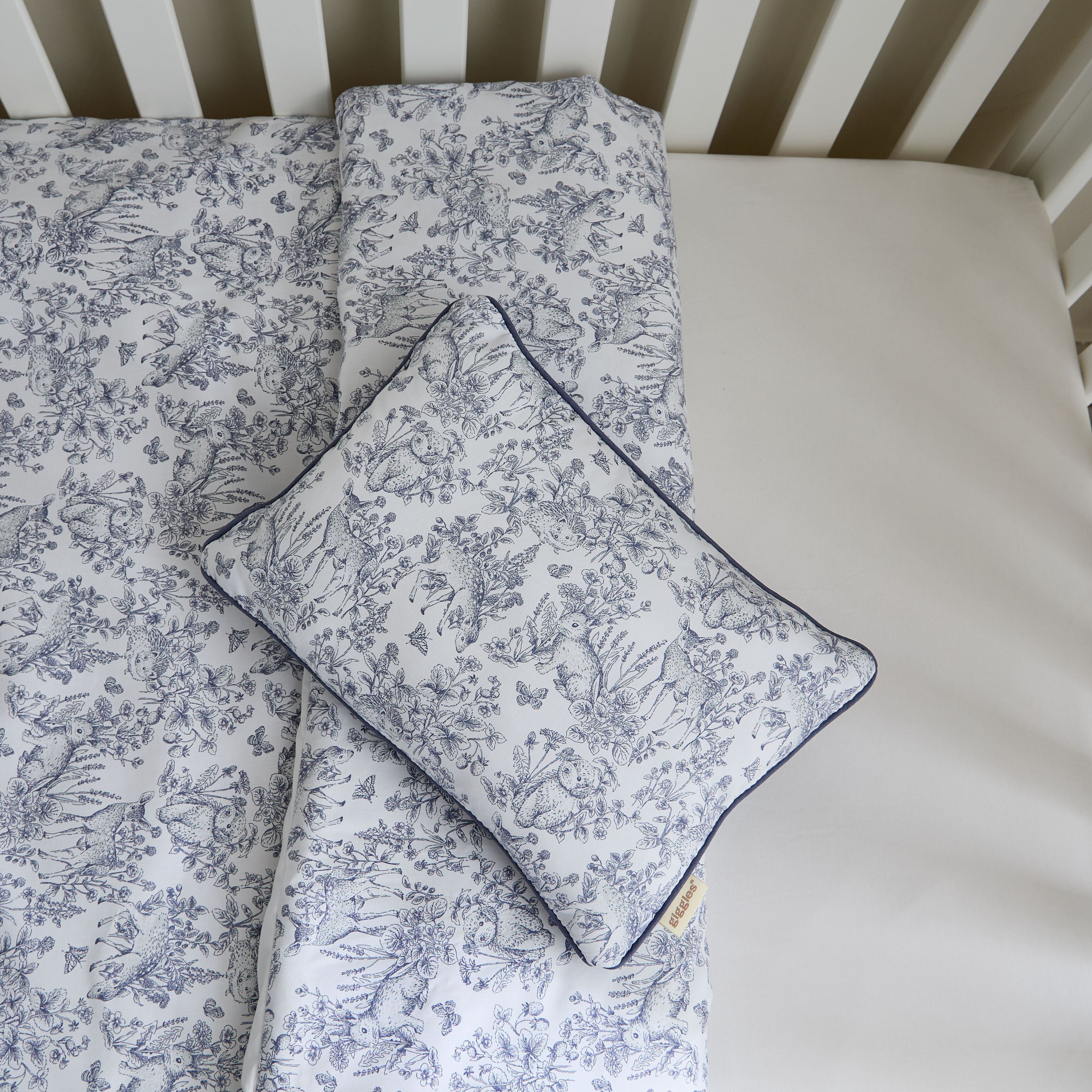 طقم لحاف بطبعات 4 قطع من جيجلز-baby-nursery-babybedding-image-4