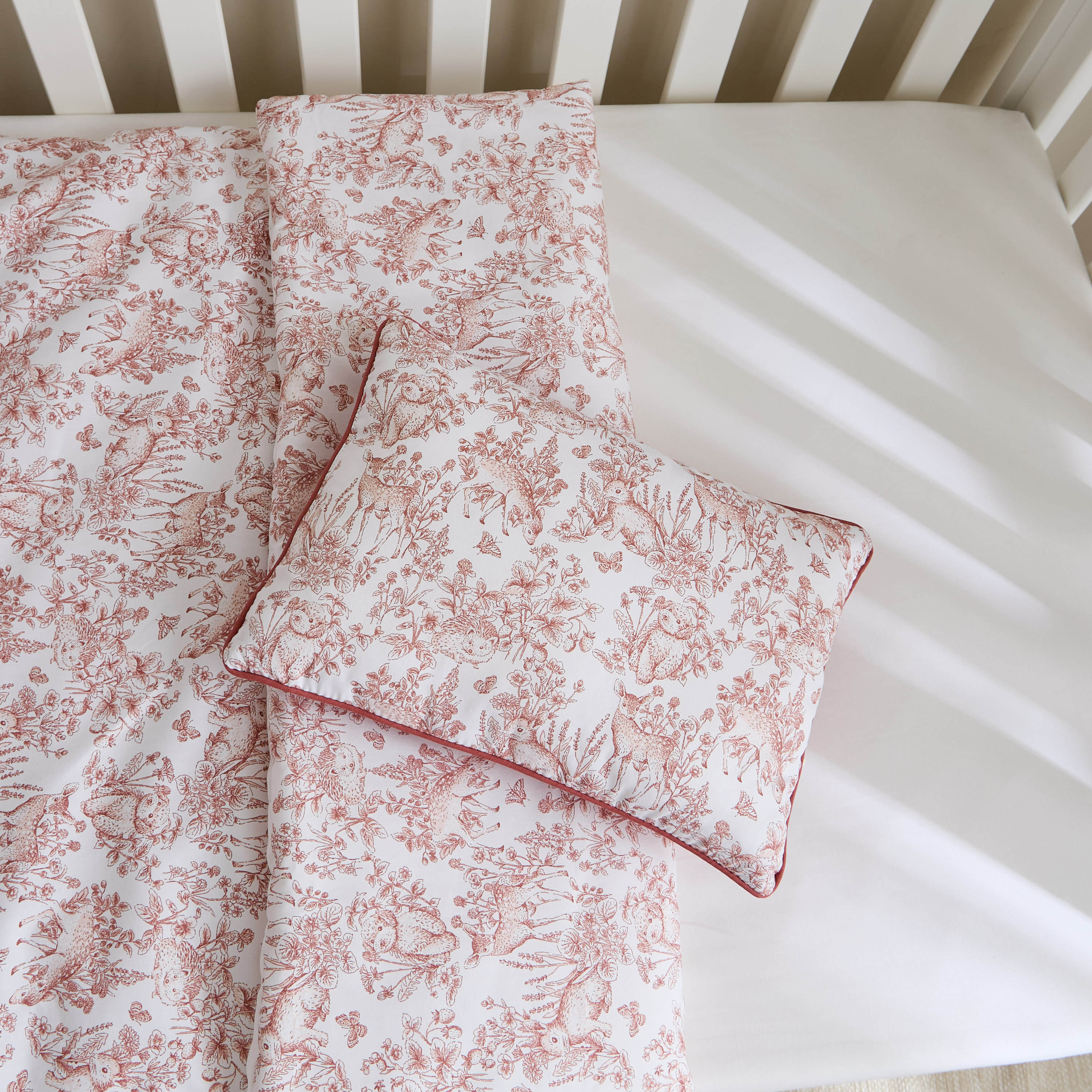 طقم لحاف بطبعات 4 قطع من جيجلز - 90x130 سم-baby-nursery-babybedding-image-3