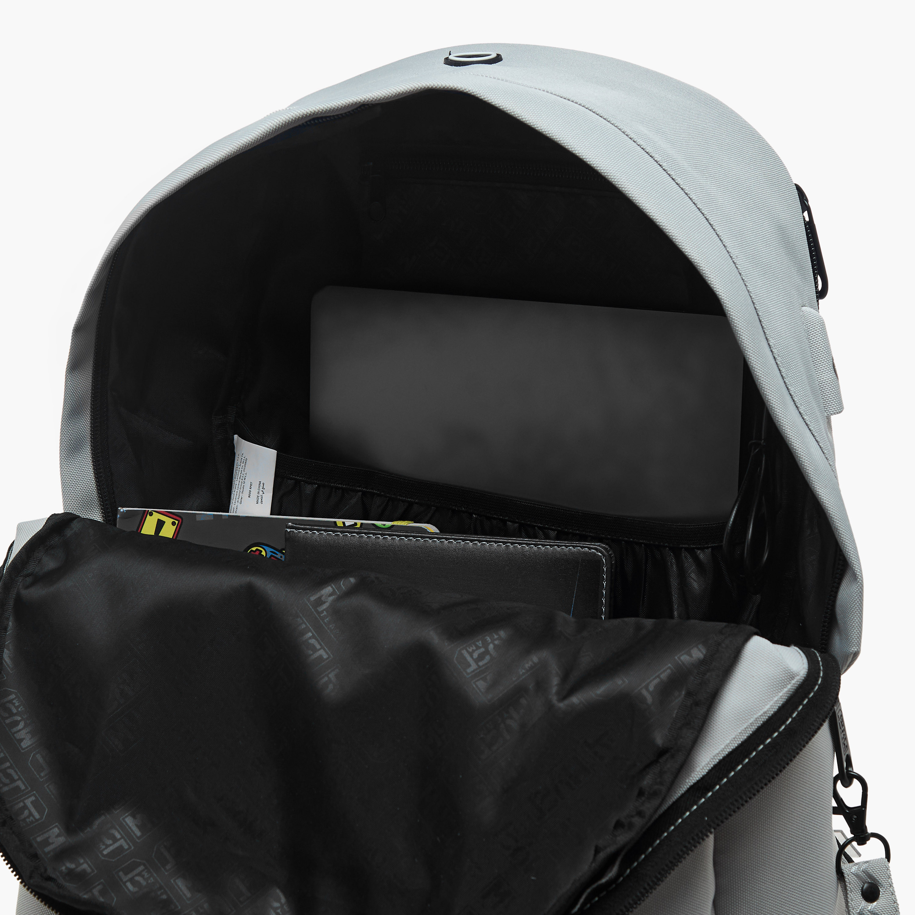 شنطة ظهر سادة بحمّالات قابلة للتعديل وسحّاب إغلاق من ماست - 32x17x42 سم-school-bagsandbackpacks-backpacks-image-12