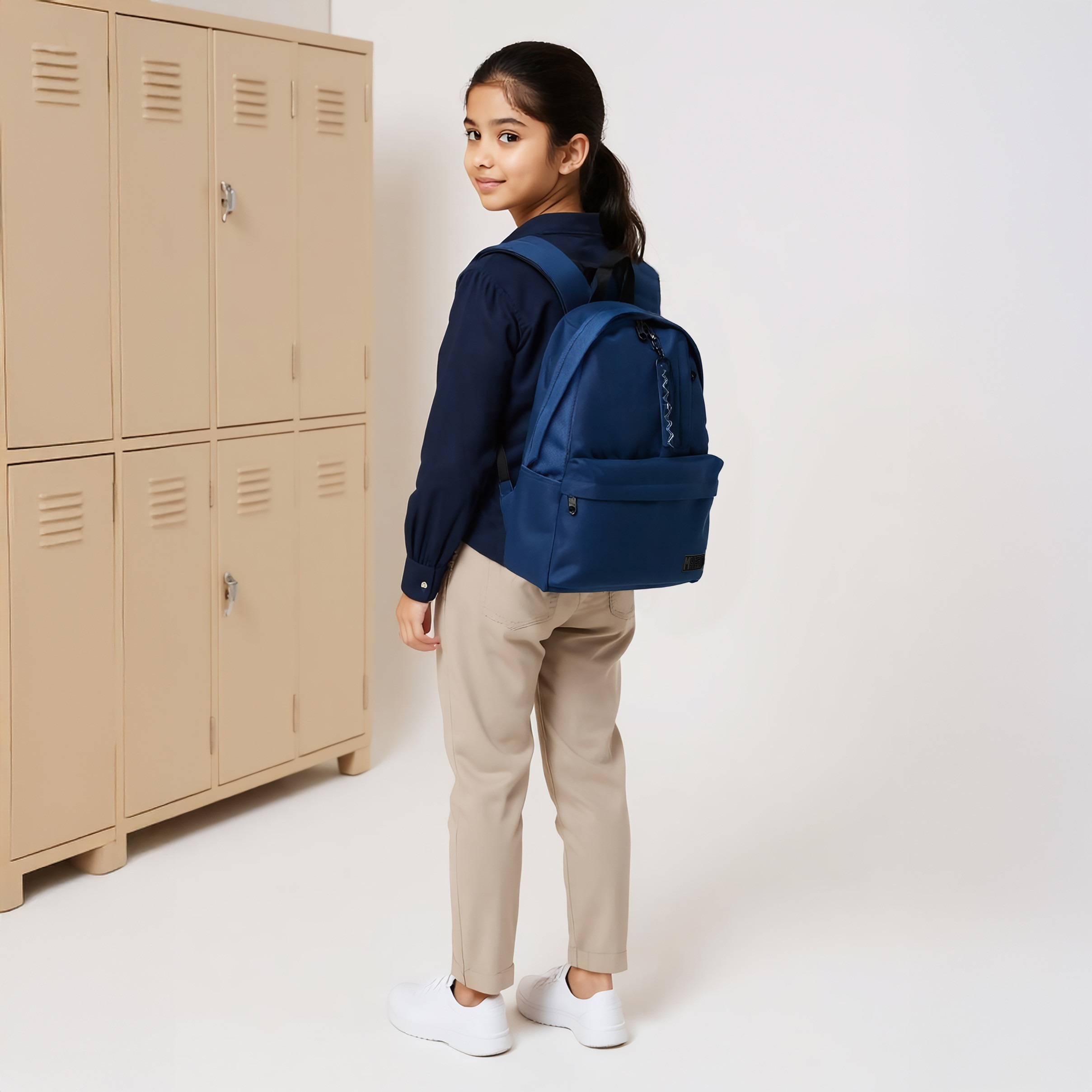 شنطة ظهر سادة بحمّالات قابلة للتعديل وسحاب إغلاق من ماست - 32x17x42 سم-school-bagsandbackpacks-backpacks-image-3