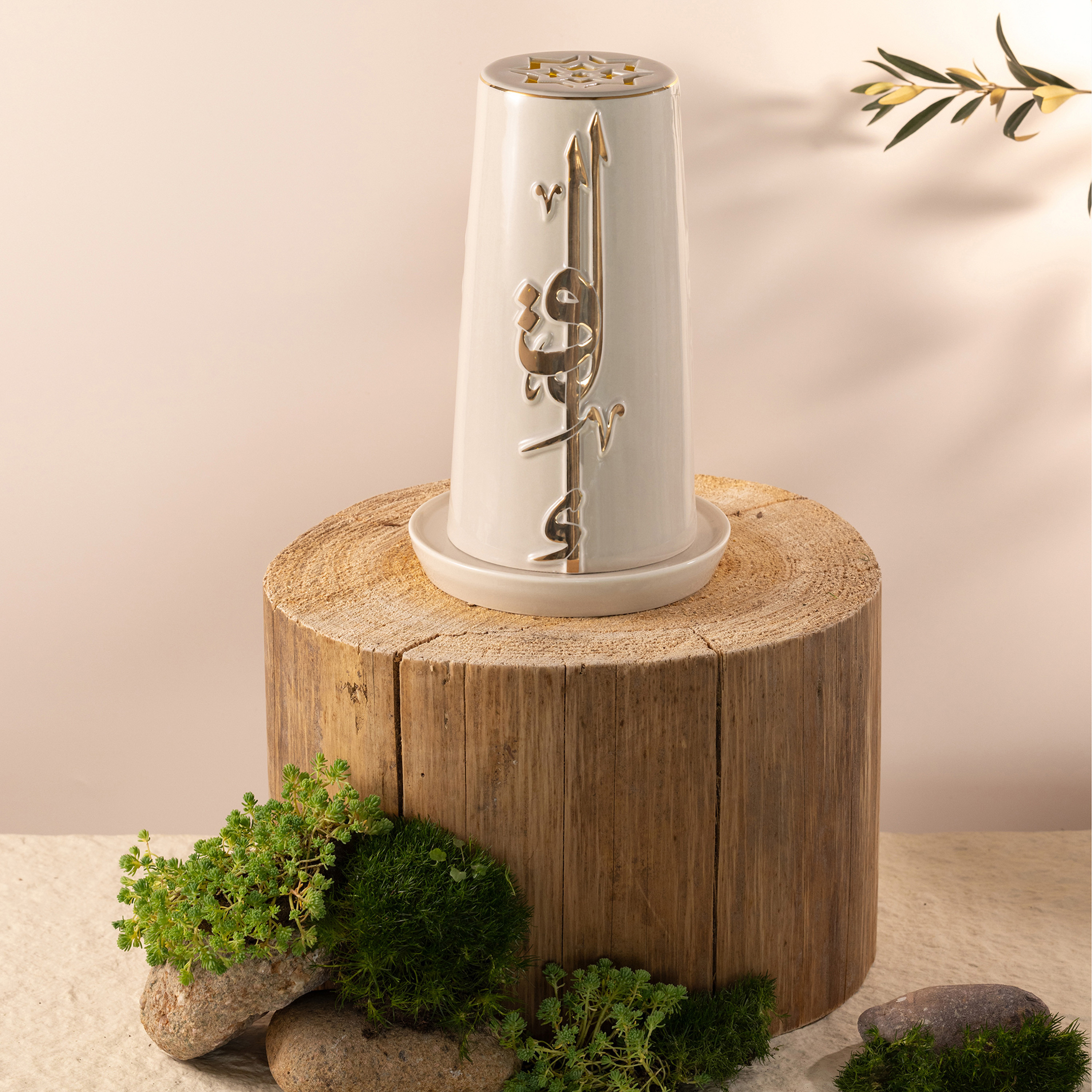 طقم حامل شموع بورسلان وشمعة إلكترونية لقاء من أوتانتيك-household-decor-candleholdersandlanterns-image-1