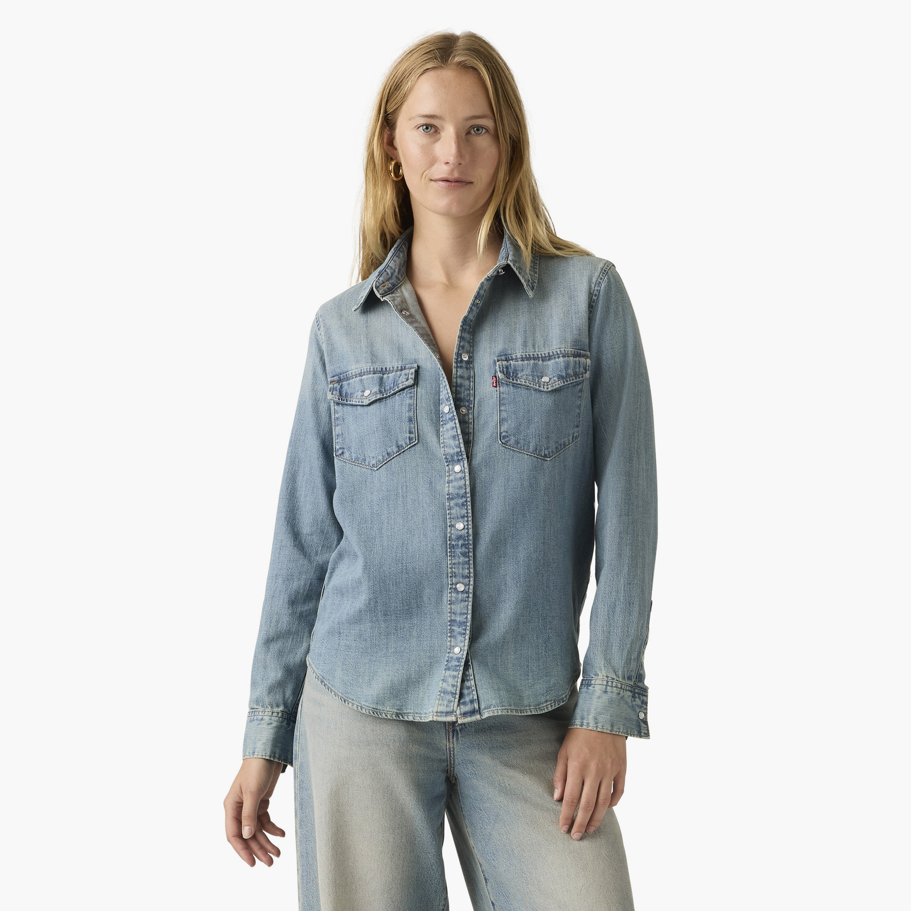 قميص نسائي سادة بياقة وأكمام طويلة من ليفايس-women-clothing-shirtsandblouses-shirts-image-1