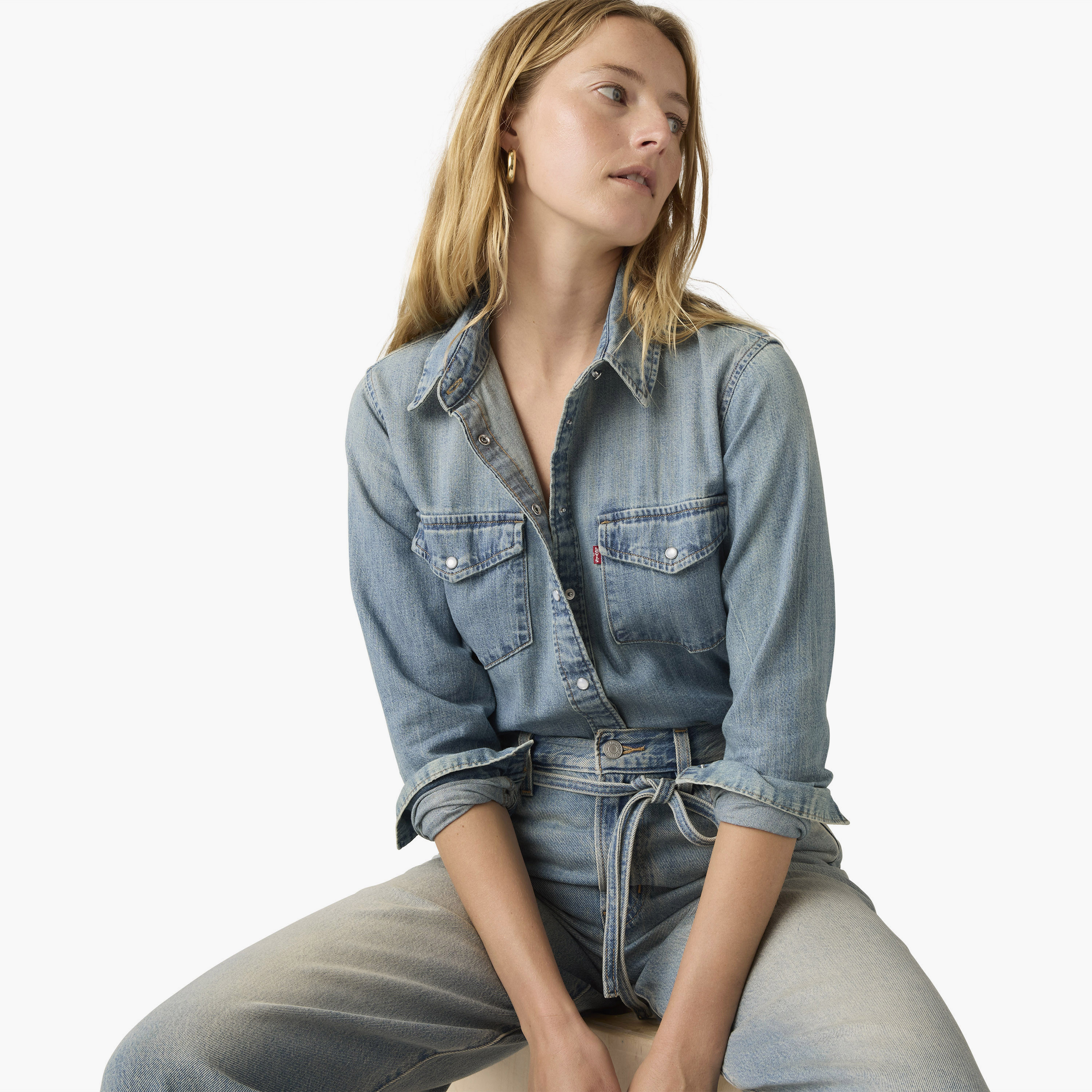 قميص نسائي سادة بياقة وأكمام طويلة من ليفايس-women-clothing-shirtsandblouses-shirts-image-2