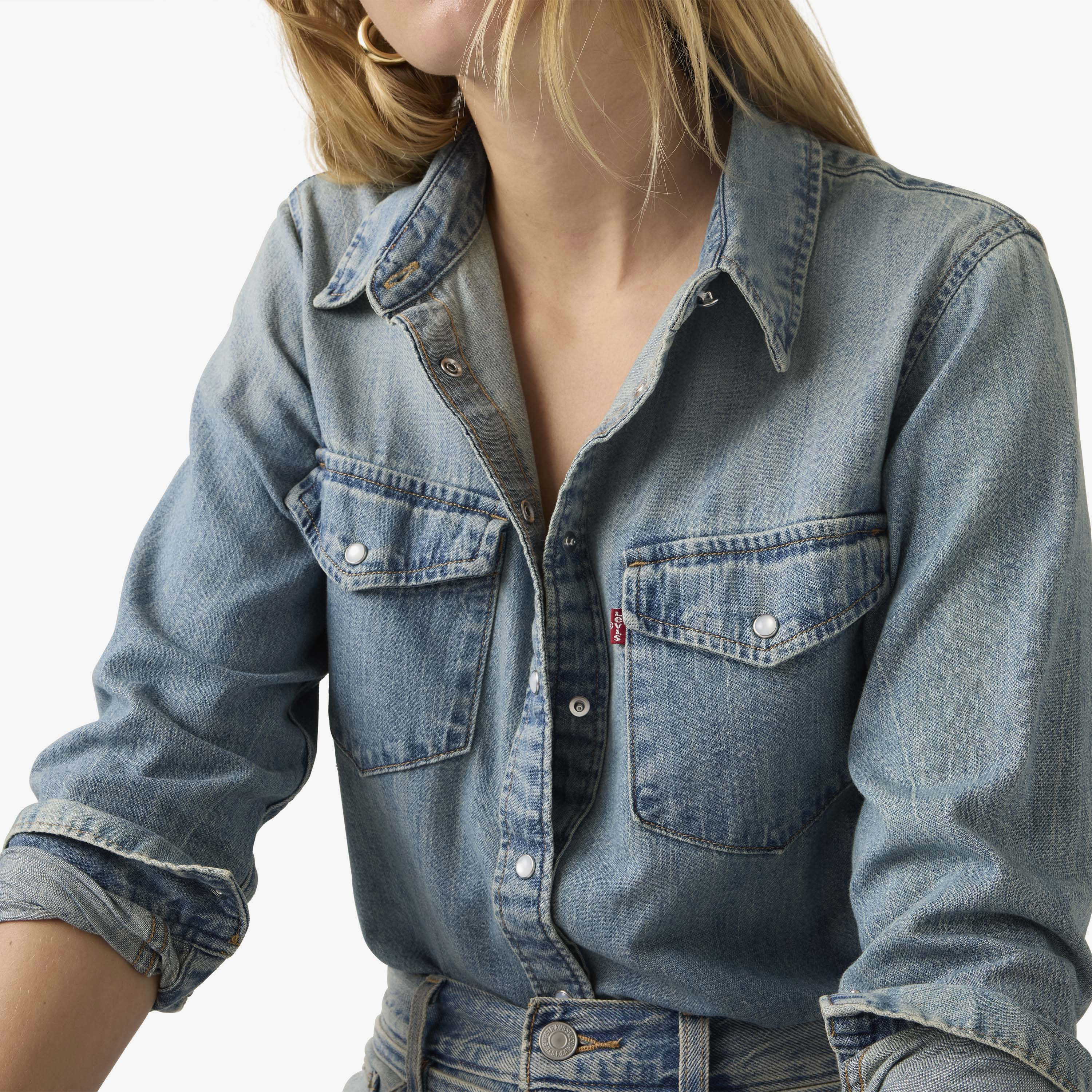 قميص نسائي سادة بياقة وأكمام طويلة من ليفايس-women-clothing-shirtsandblouses-shirts-image-3
