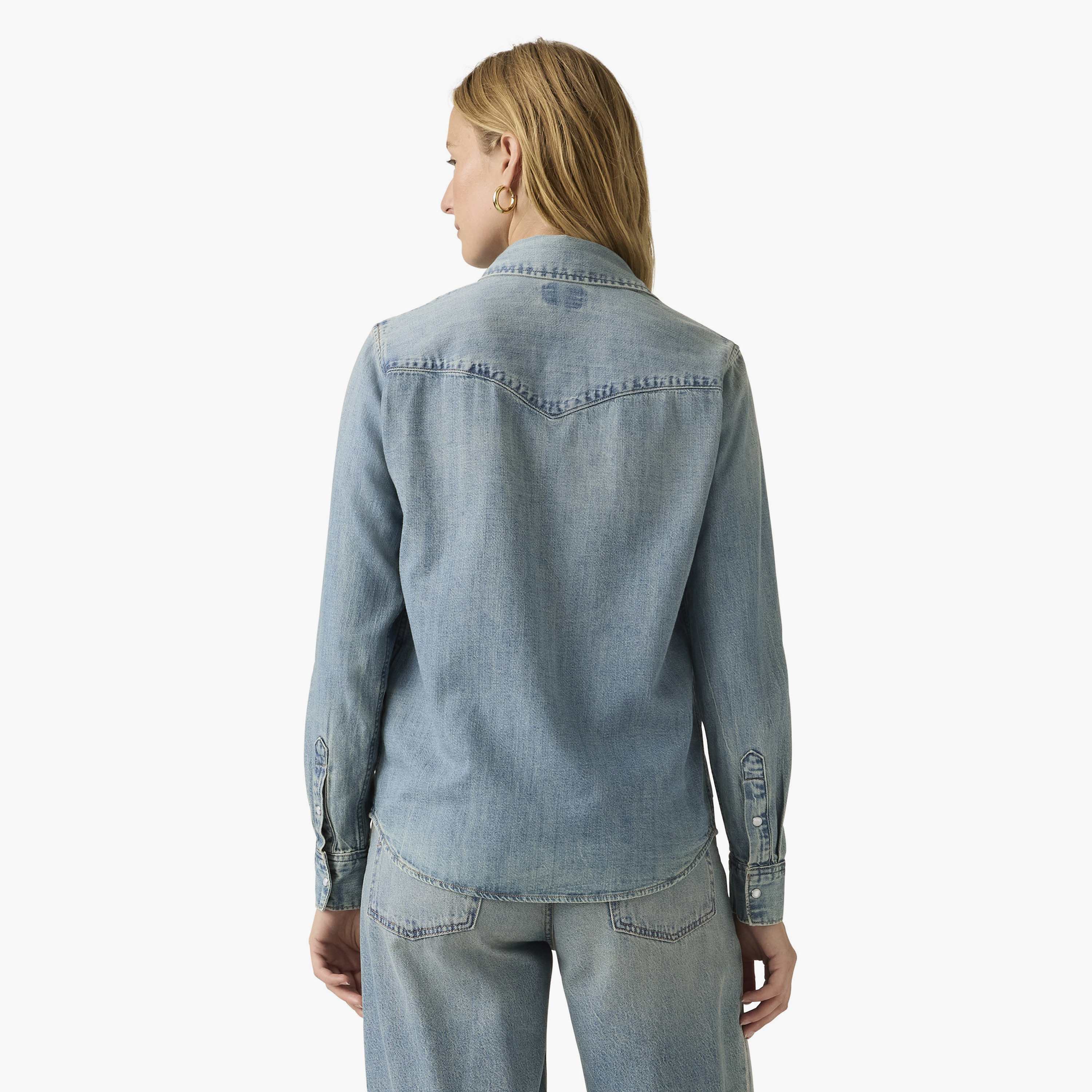 قميص نسائي سادة بياقة وأكمام طويلة من ليفايس-women-clothing-shirtsandblouses-shirts-image-4