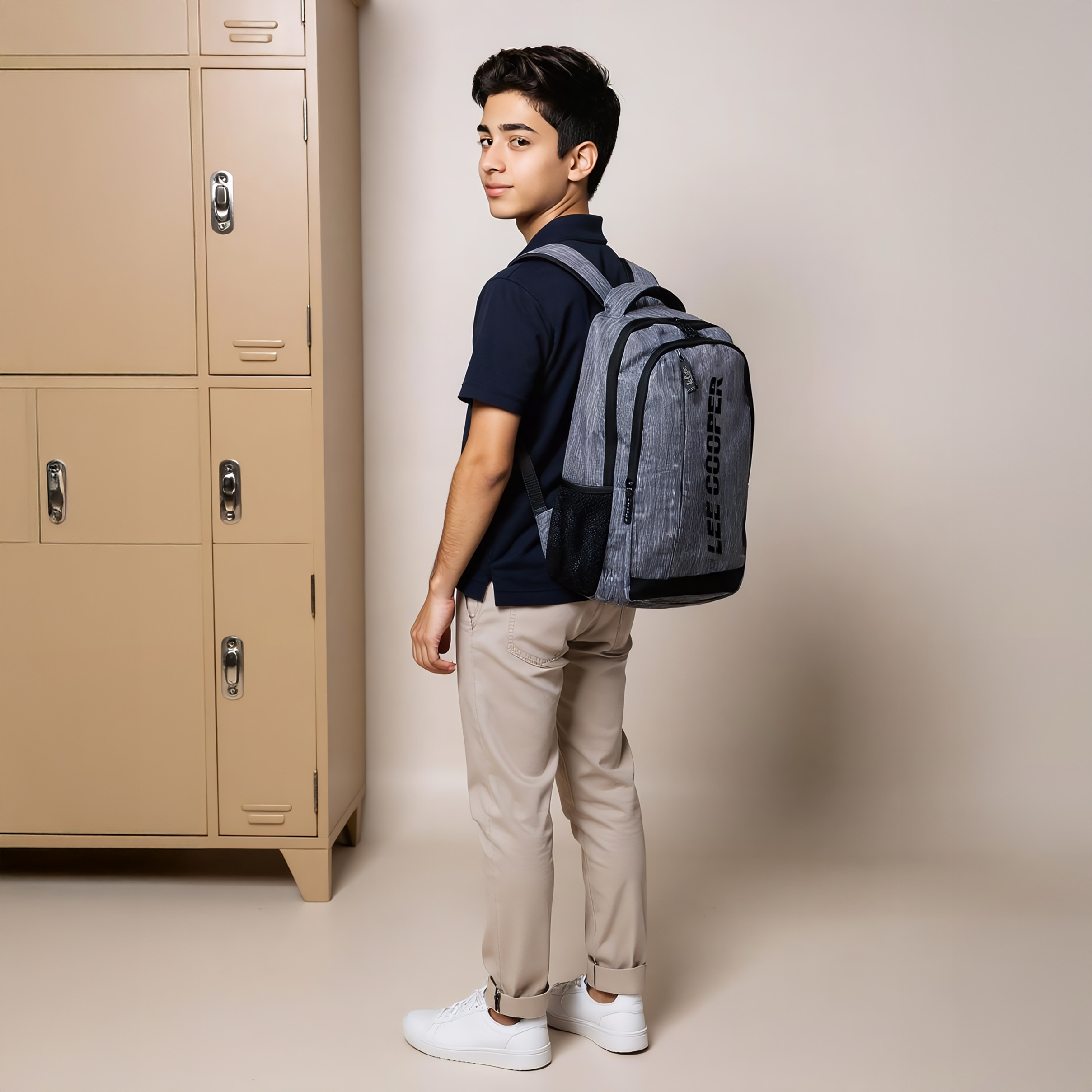 شنطة ظهر مدرسية بأحزمة كتف قابلة للتعديل وطبعات الشعار من لي كوبر - 16×46×31 سم-boys-accessories-bagsandbackpacks-image-2