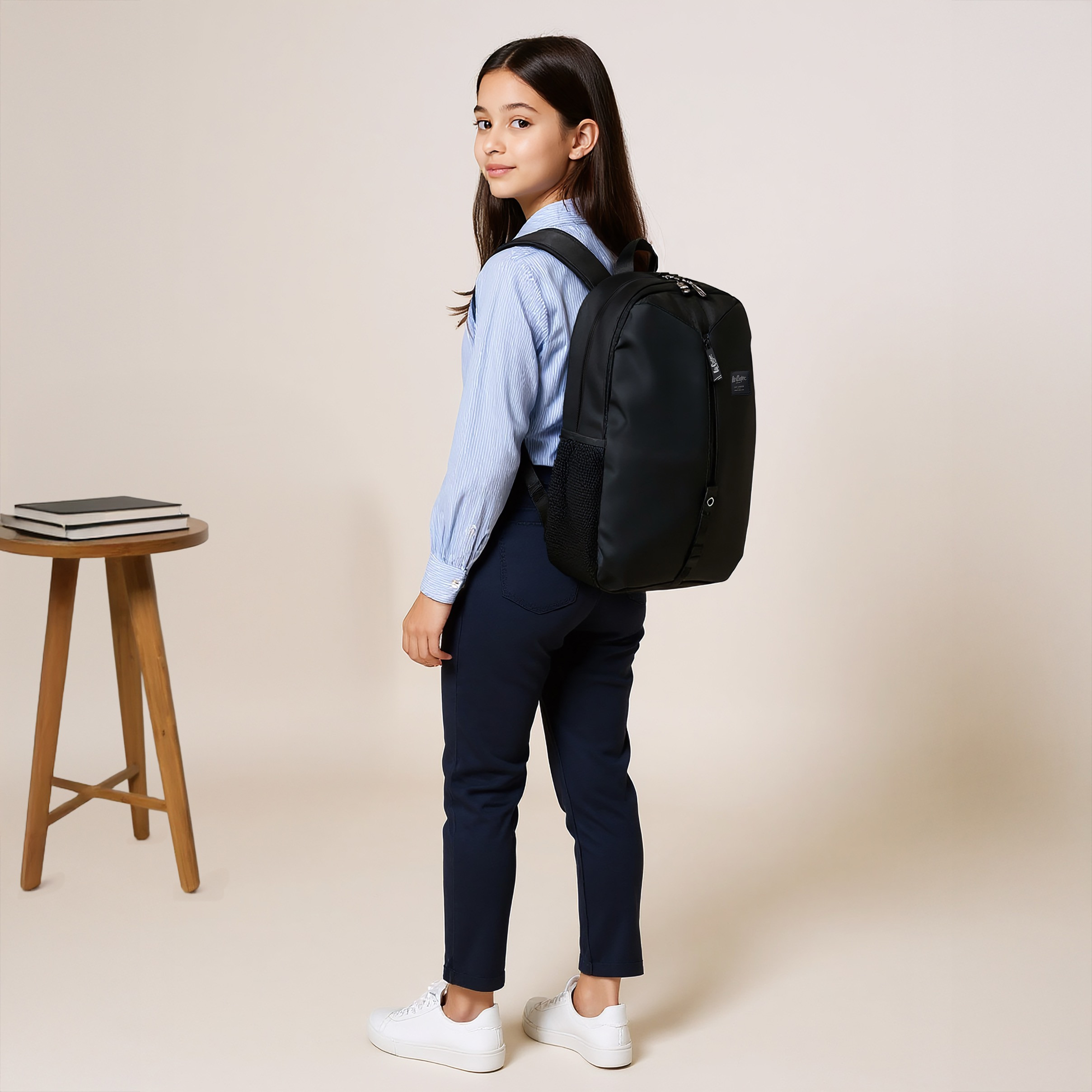 شنطة ظهر مدرسية بأحزمة كتف قابلة للتعديل وتفاصيل الشعار من لي كوبر - 15×50×33 سم-boys-accessories-bagsandbackpacks-image-2