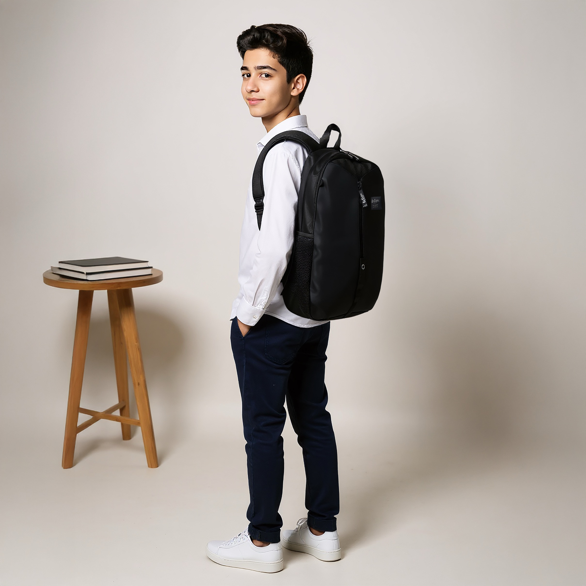 شنطة ظهر مدرسية بأحزمة كتف قابلة للتعديل وتفاصيل الشعار من لي كوبر - 15×50×33 سم-boys-accessories-bagsandbackpacks-image-3