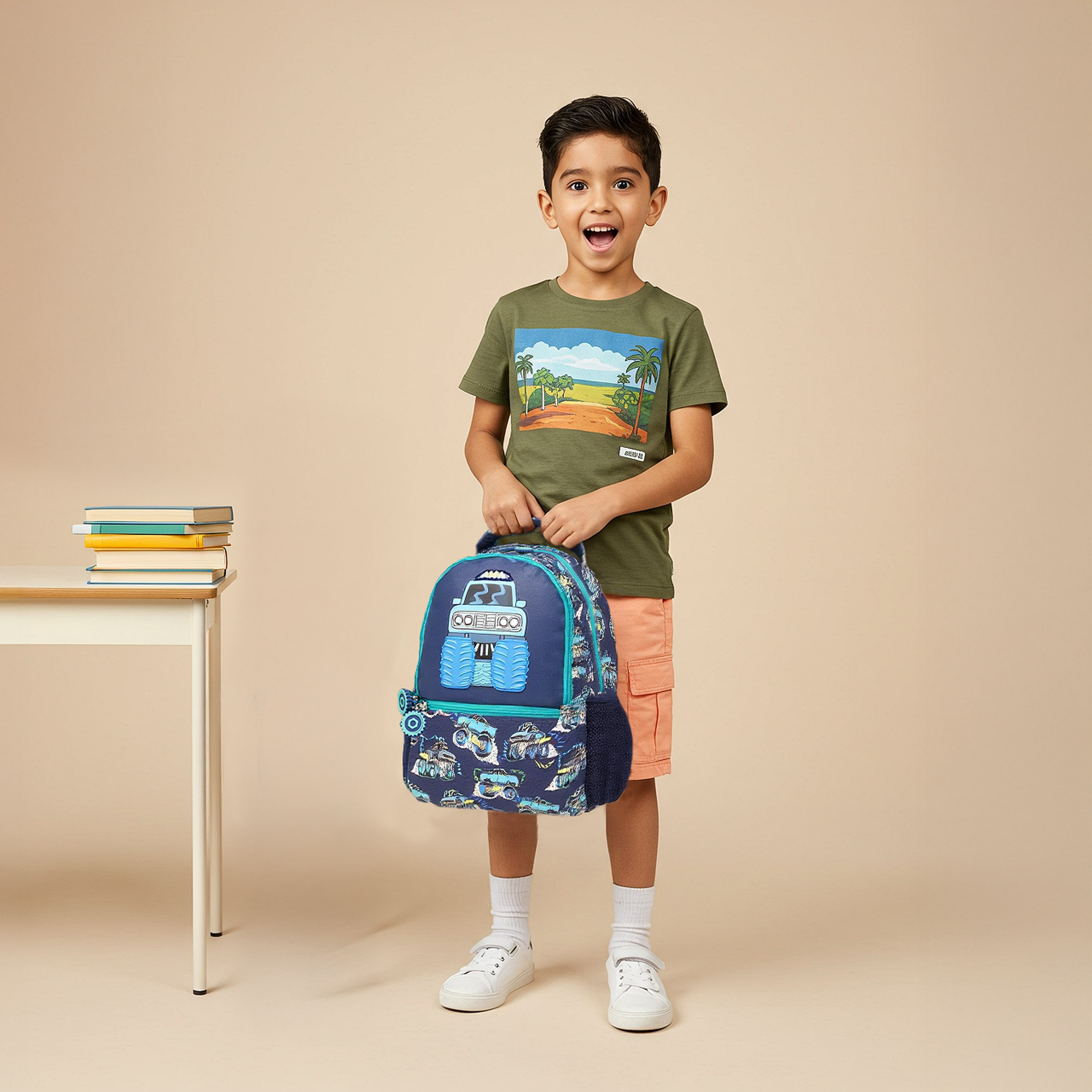 شنطة ظهر بطبعات مركبات الوحوش وسحّاب إغلاق من جونيورز - 16 بوصة-school-bagsandbackpacks-backpacks-image-2