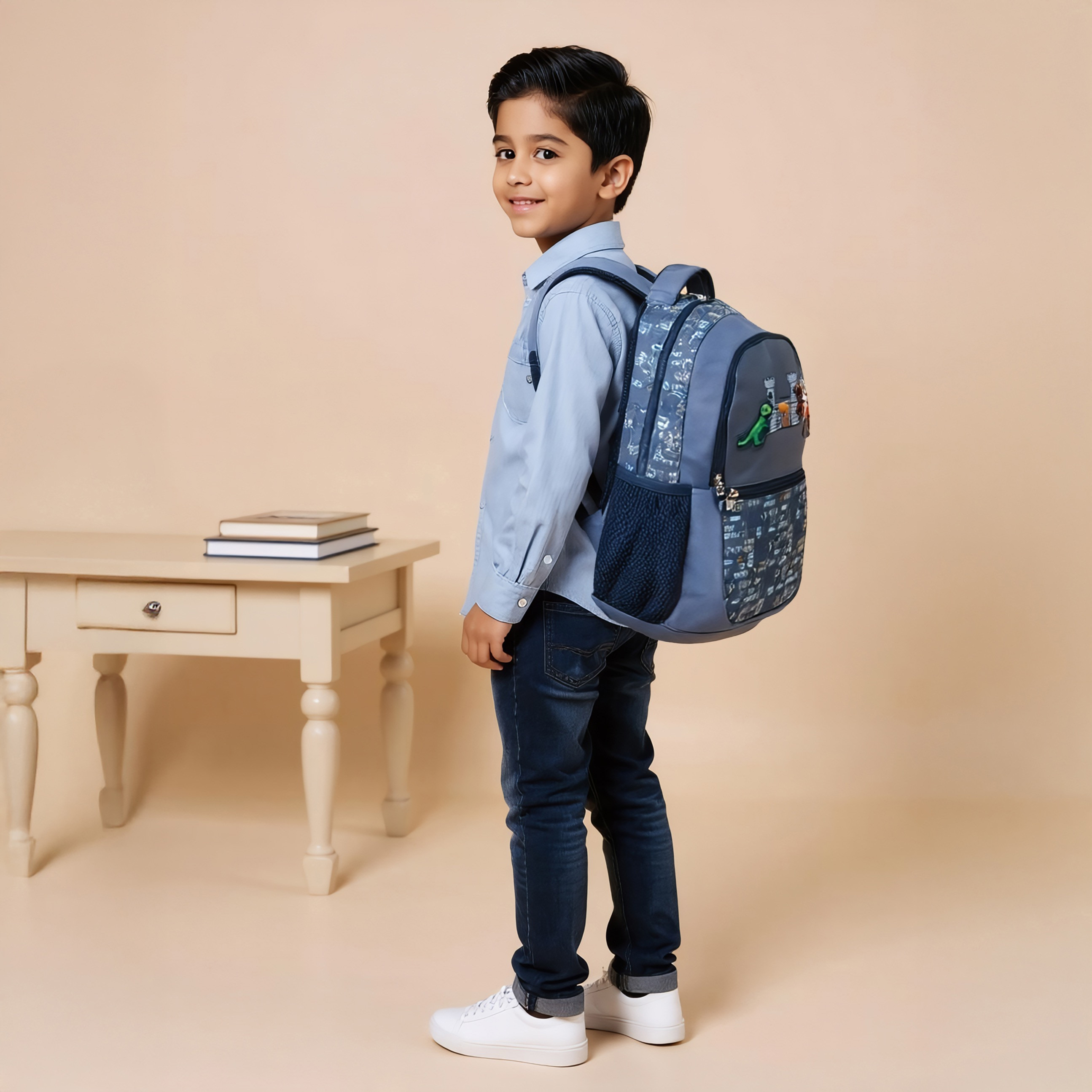 شنطة ظهر بطبعات ألعاب وحمالات قابلة للتعديل وسحاب إغلاق من جونيورز - 16 بوصة-school-bagsandbackpacks-backpacks-image-3