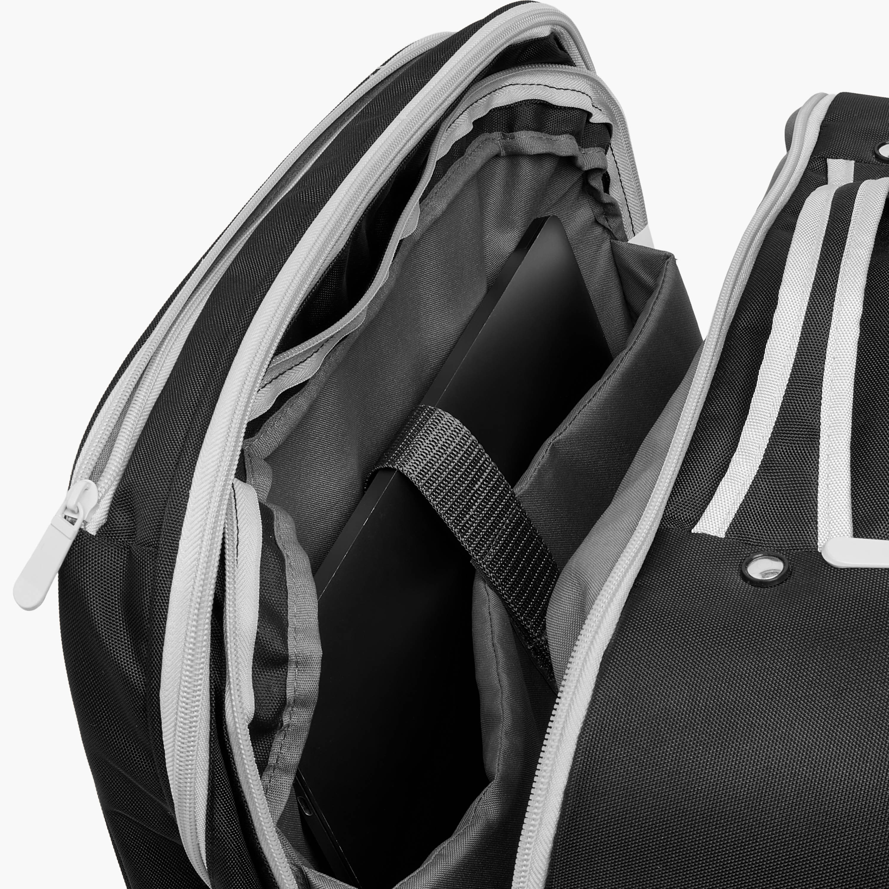 شنطة ترولي سادة للأولاد 8-13 سنة بحزام قابل للتعديل من جونيورز-school-bagsandbackpacks-trolleybags-image-14