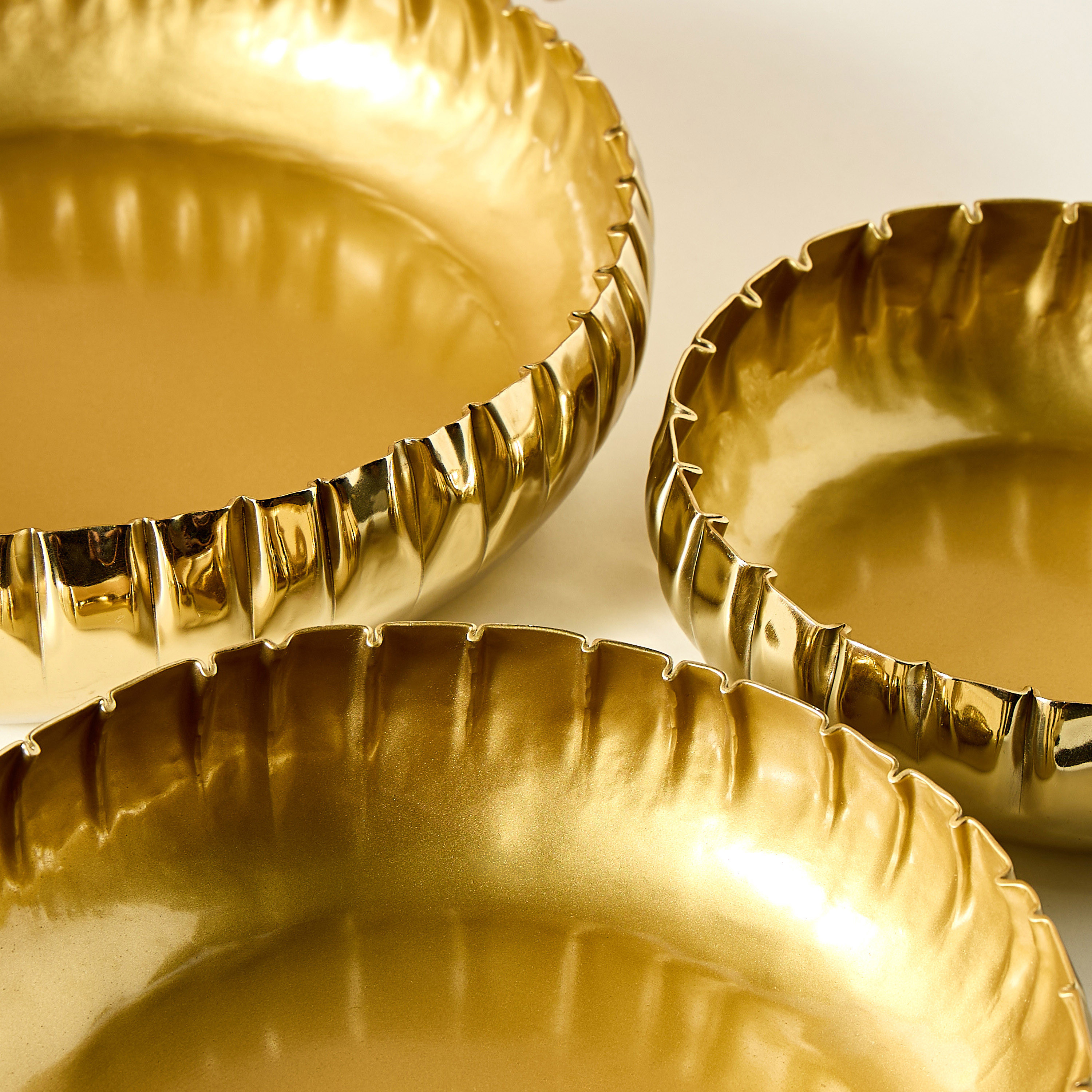 أوعية ميتاليك ديكور - طقم 3 قطع-household-decor-vasesandbowls-image-4
