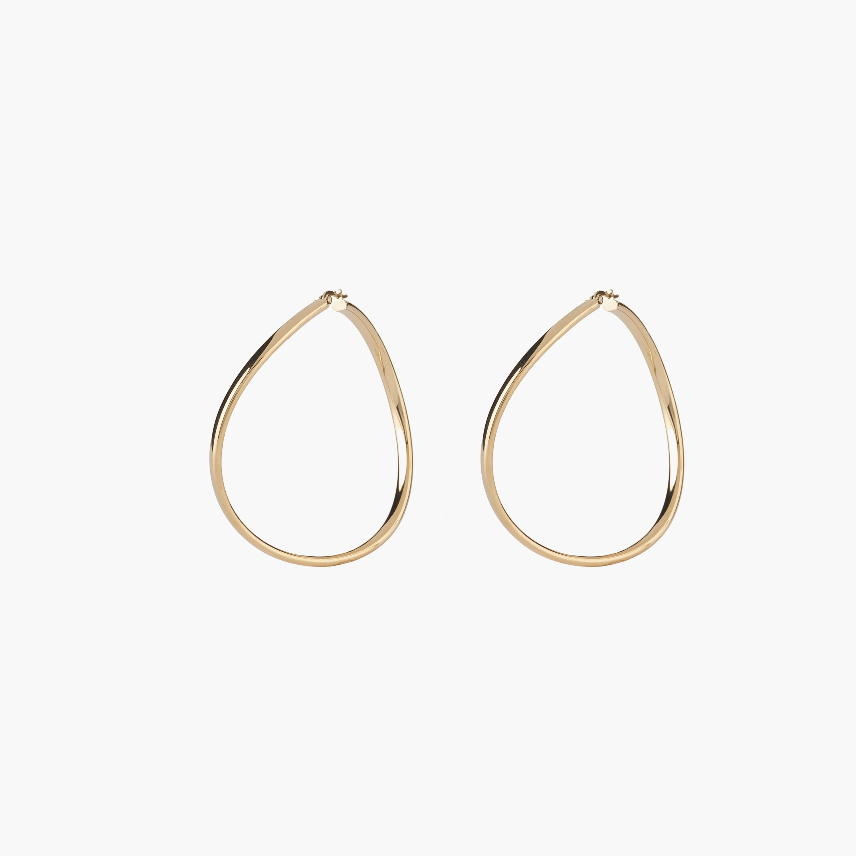 غيس- أقراط دائرية ذهبية خفيفة الوزن مموجة 40 مم من الفولاذ | JUBE04196JWYGT-U-women-watchesandjewellery-jewellery-earrings-image-1