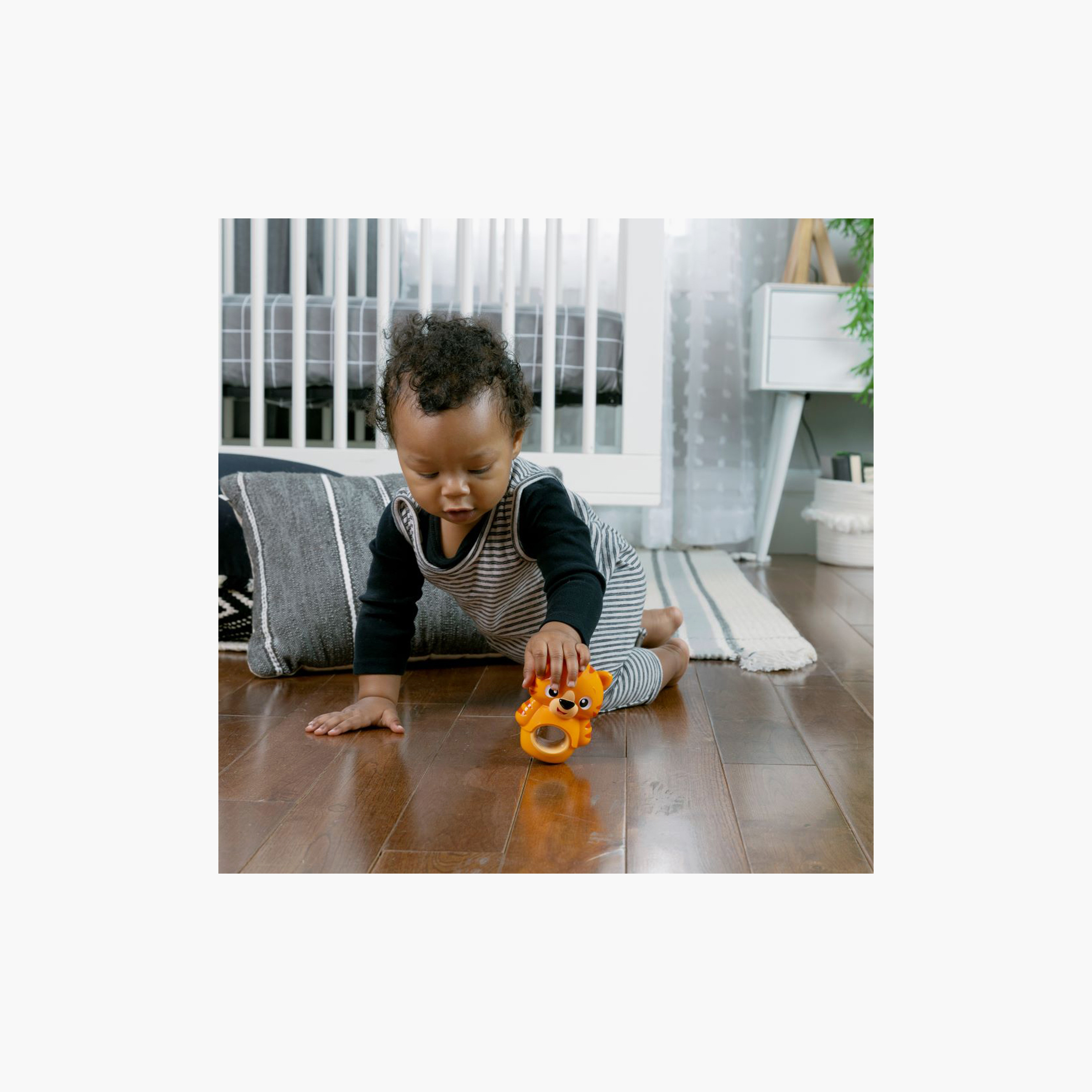 لعبة عضاضة تيث اند ووبل تينكر تايجر الخالية من مادة BPA من بيبي أينشتاين - من 3 أشهر +-toys-babyandtoddlertoys-rattlesandteethers-image-3