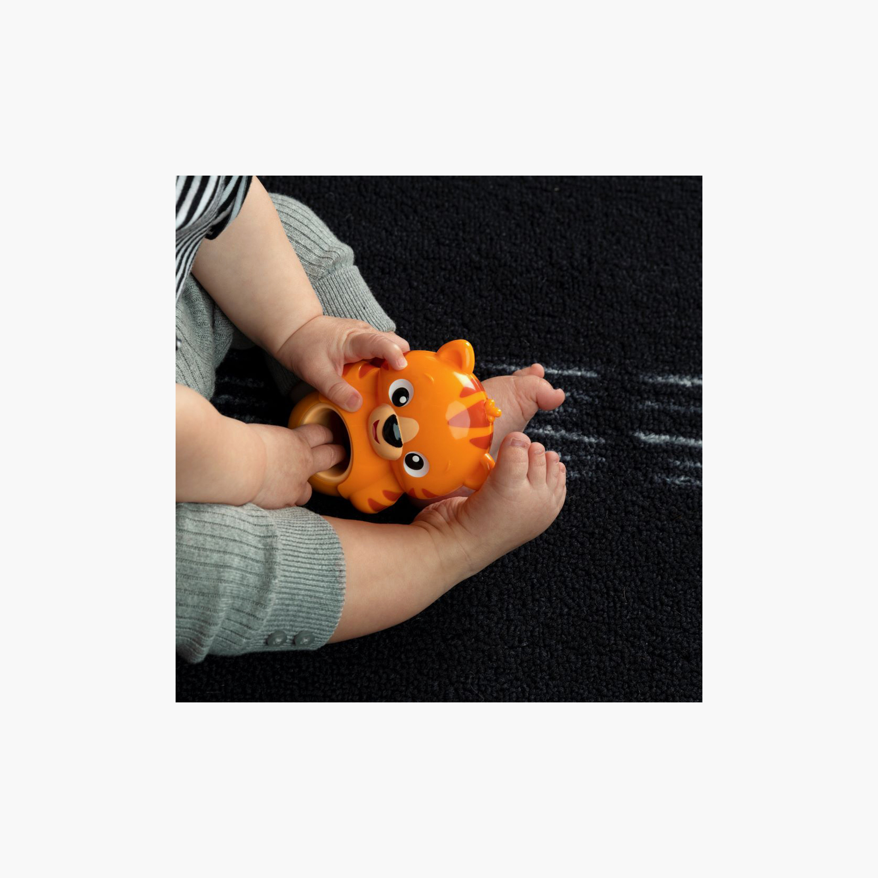 لعبة عضاضة تيث اند ووبل تينكر تايجر الخالية من مادة BPA من بيبي أينشتاين - من 3 أشهر +-toys-babyandtoddlertoys-rattlesandteethers-image-4