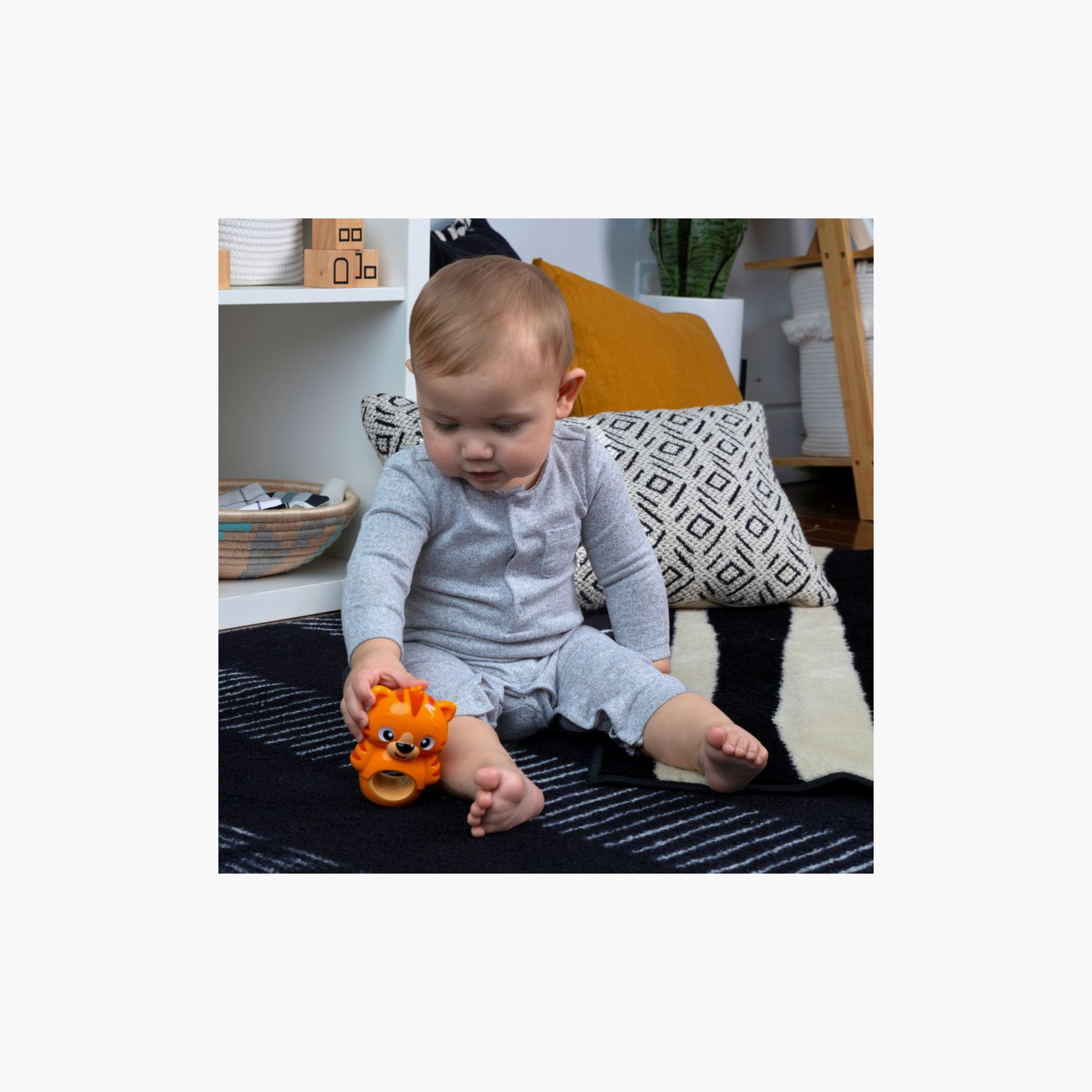 لعبة عضاضة تيث اند ووبل تينكر تايجر الخالية من مادة BPA من بيبي أينشتاين - من 3 أشهر +-toys-babyandtoddlertoys-rattlesandteethers-image-5