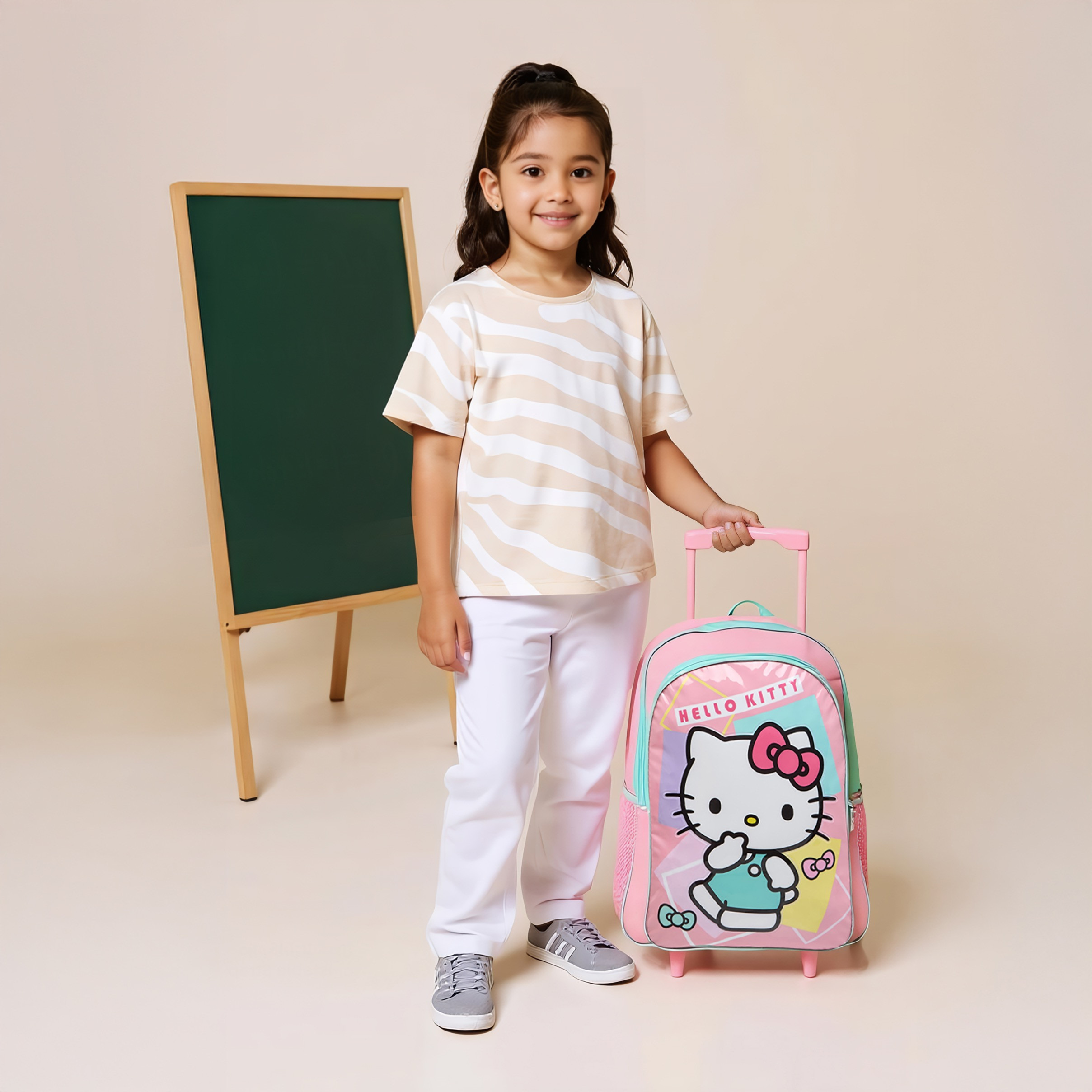 طقم شنطة ترولي مدرسية 5 قطع للبنات 5-8 سنوات مع شنطة غداء ومقلمة بتصميم هالو كيتي -school-bagsandbackpacks-trolleybags-image-4