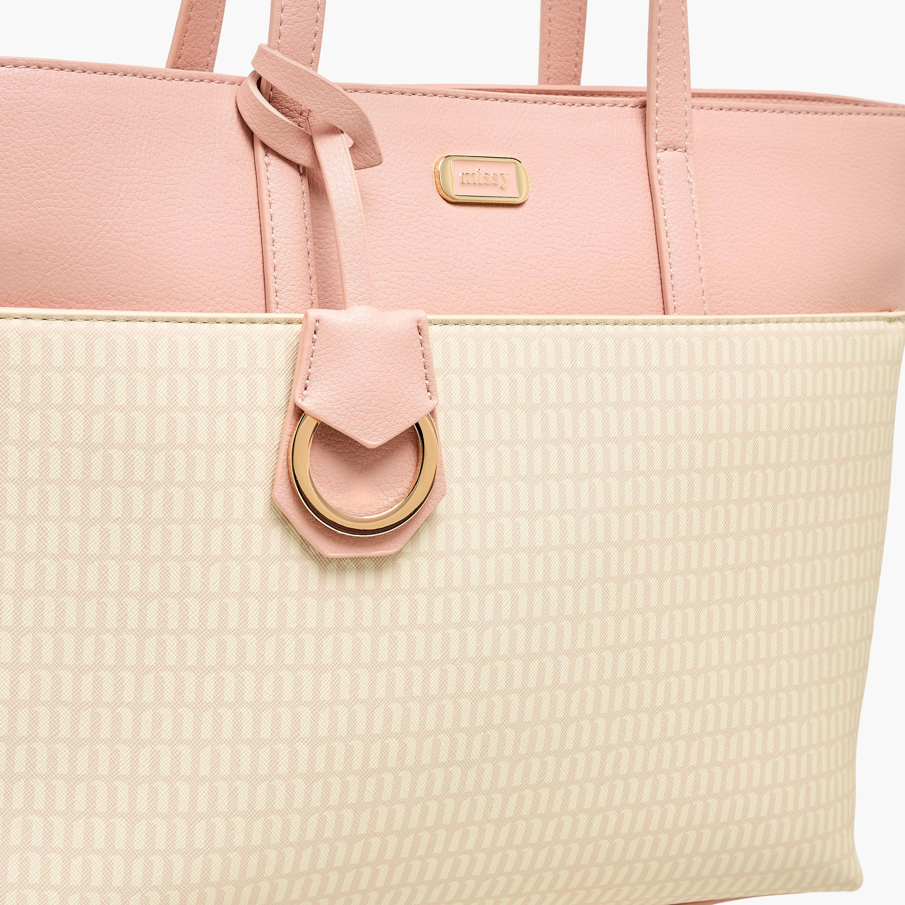 شنطة توتي بسحاب إغلاق ومقابض مزدوجة وطبعات مونوجرام من ميسي-women-bagsandwallets-handbags-image-6
