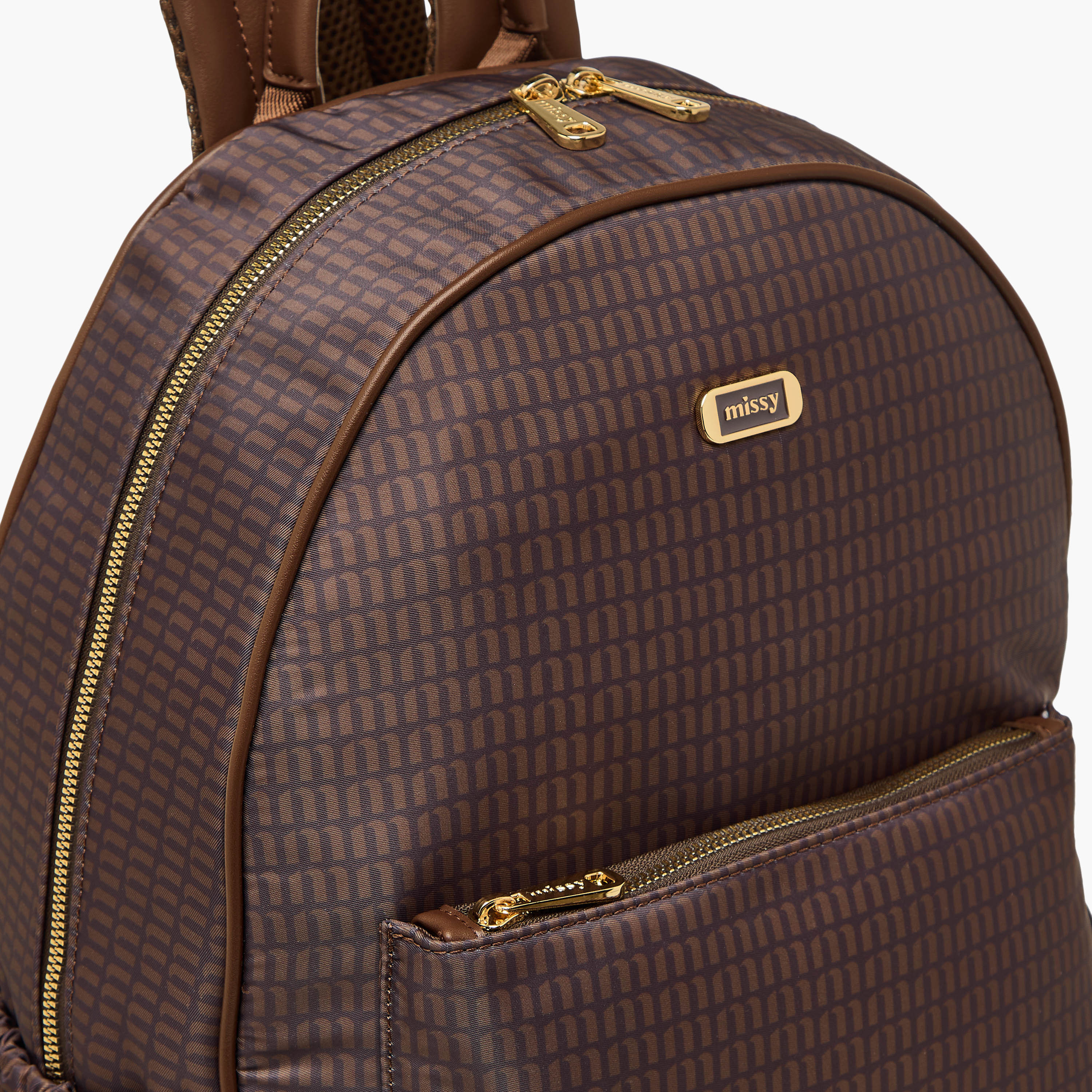 شنطة ظهر بأحزمة كتف قابلة للتعديل وسحاب إغلاق وطبعات مونوجرام من ميسي - 32x21x38 سم-women-bagsandwallets-backpacks-image-3