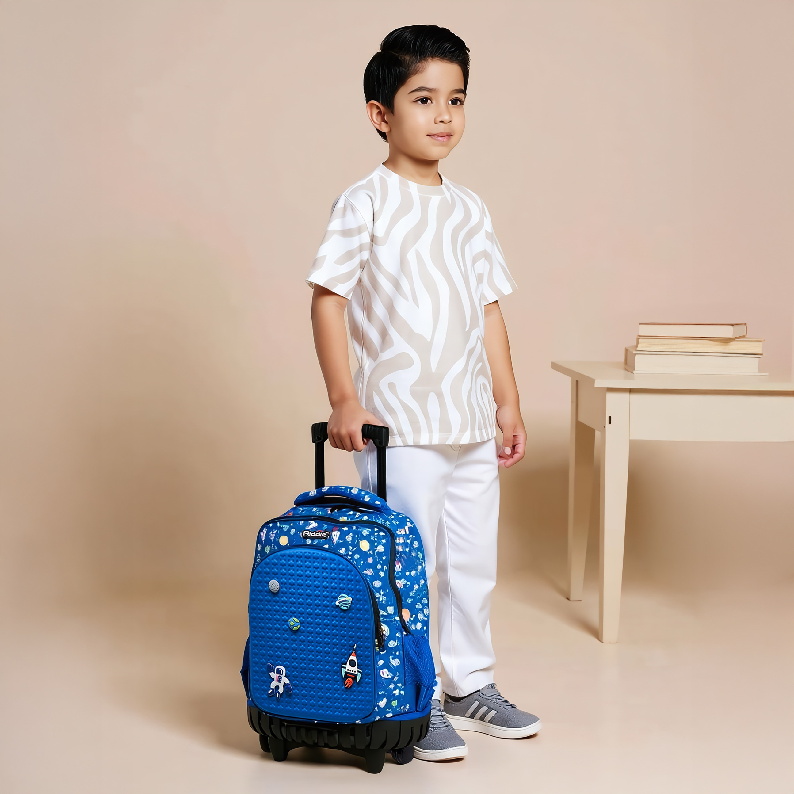 شنطة ظهر ترولي بتزيينات فضائية ومقبض قابل للسحب - 17 بوصة-school-bagsandbackpacks-trolleybags-image-9