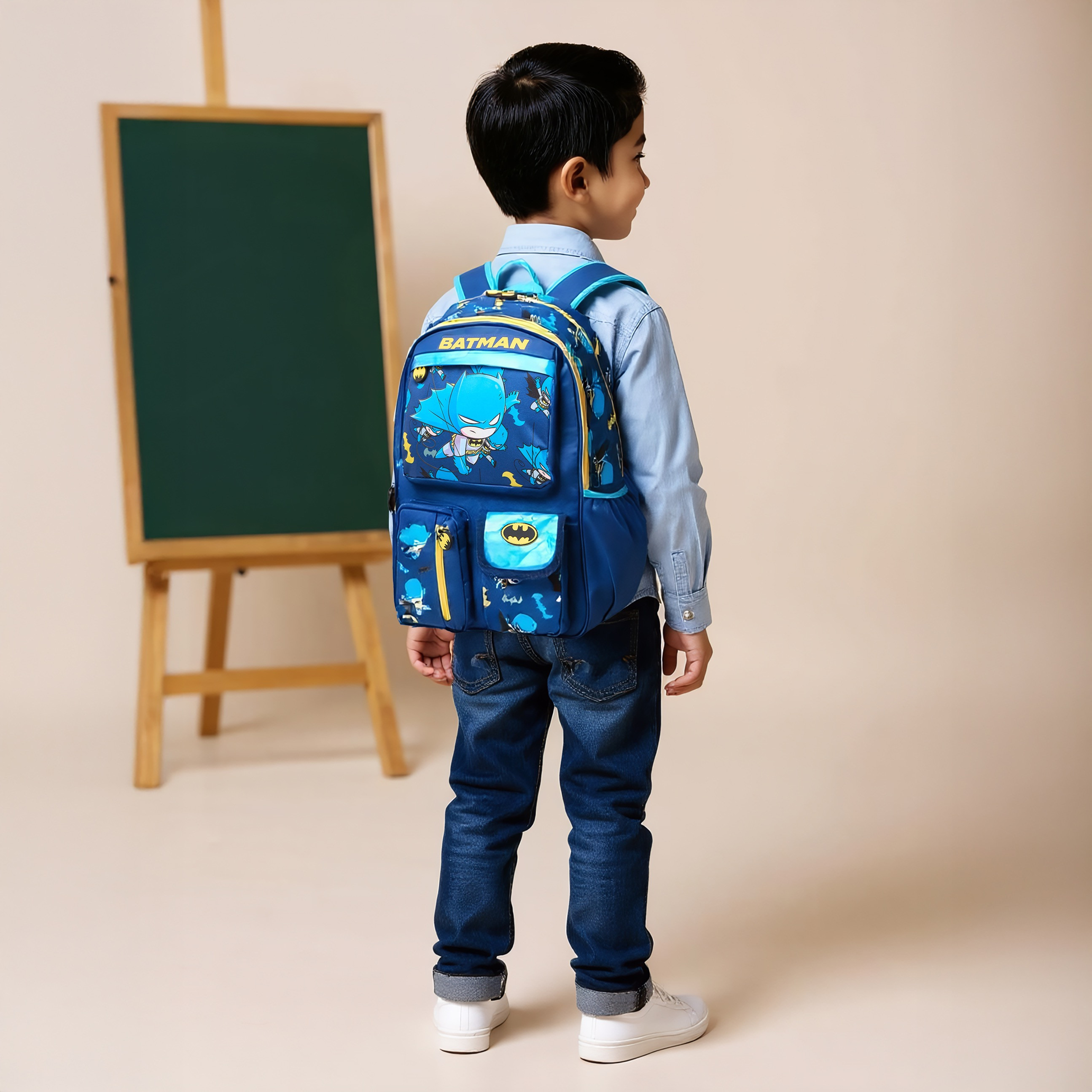 شنطة ظهر بطبعات باتمان مع حمّالات كتف قابلة للتعديل وسحّاب إغلاق - 16 بوصة-school-bagsandbackpacks-backpacks-image-9