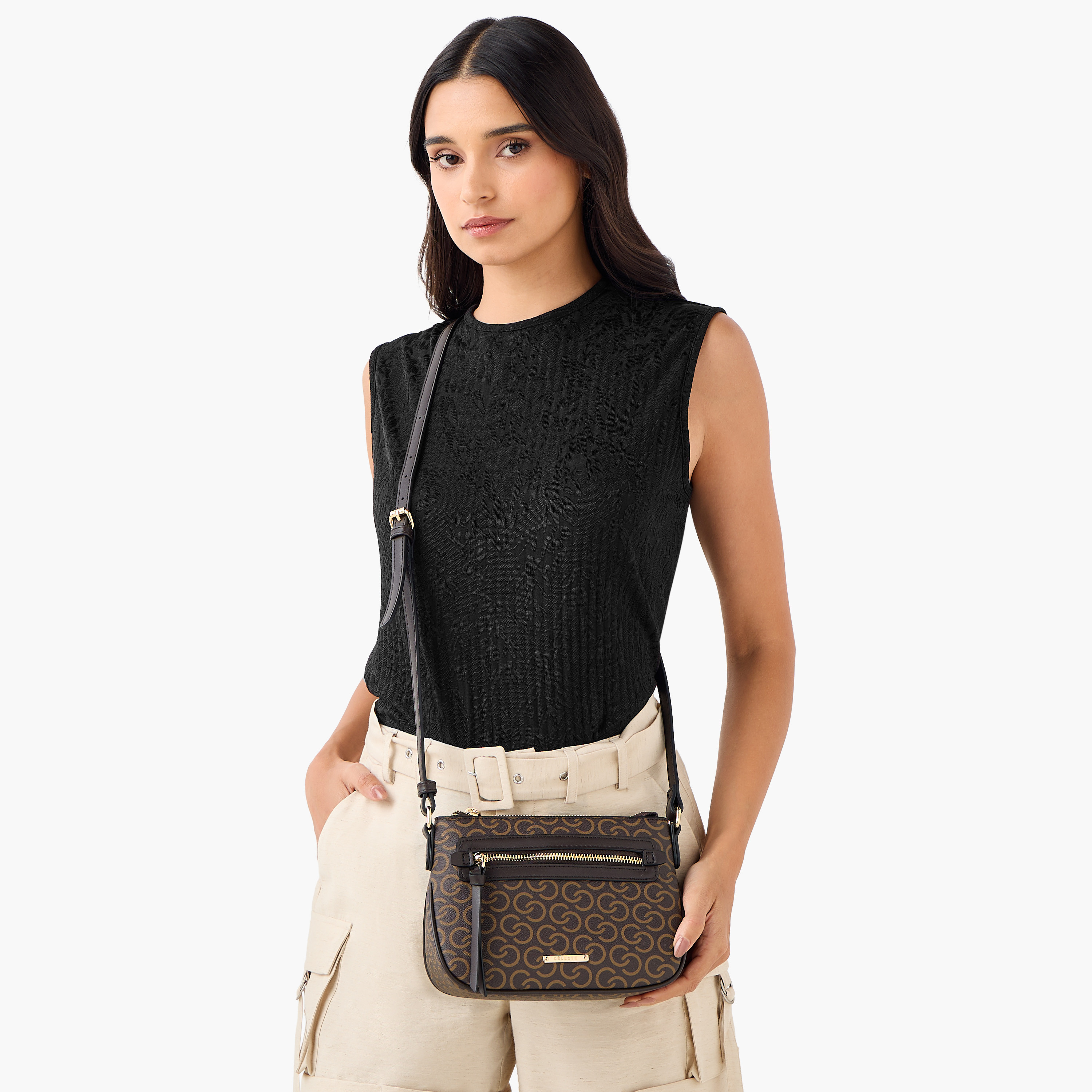 شنطة كروس بودي بطبعات مونوجرام وحزام قابل للتعديل وسحاب إغلاق من سيليست-women-bagsandwallets-handbags-image-2