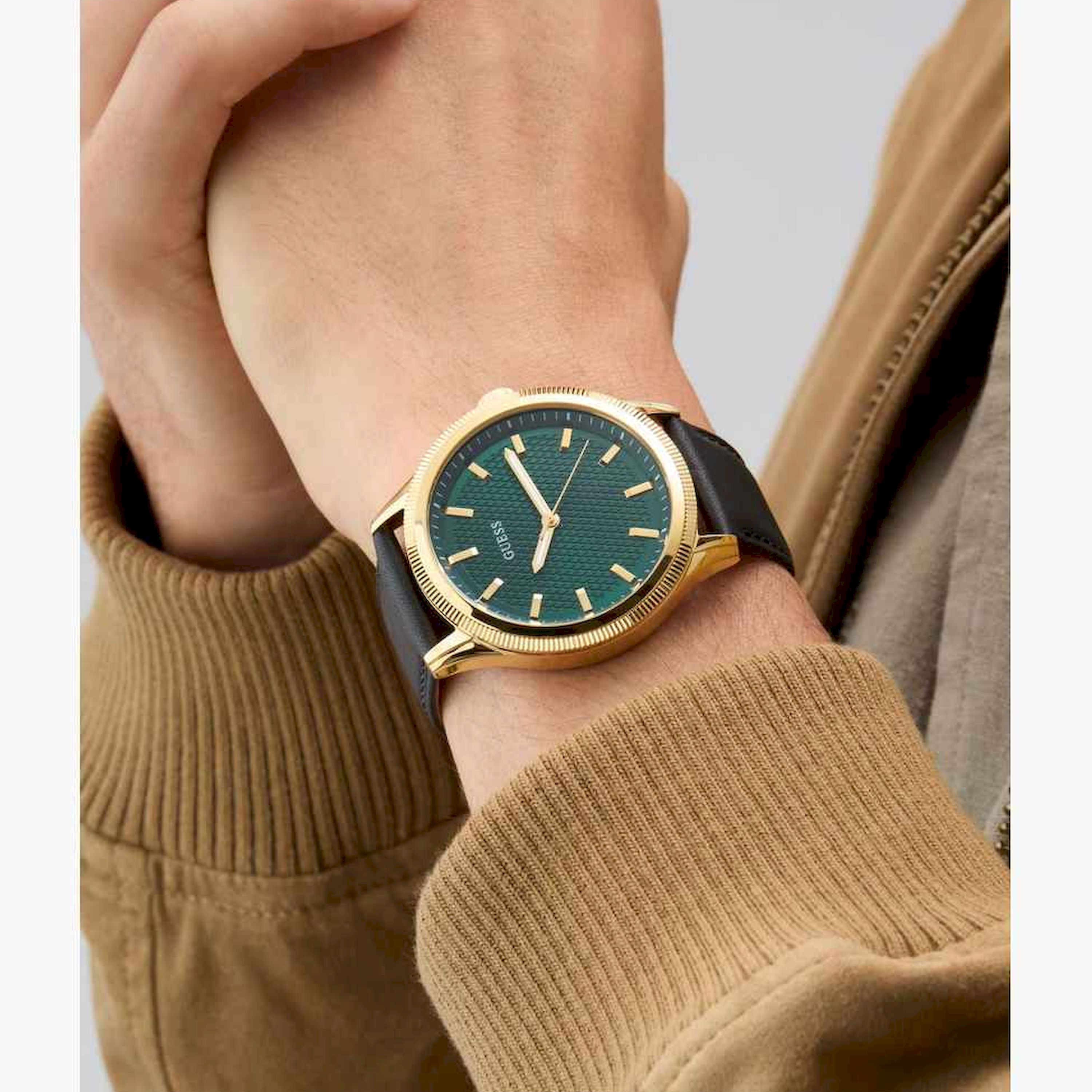 غيس- ساعة تناظرية للرجال سوار ستانلس ستيل 44مم لون أسود | GW0846G1-men-watchesandjewellery-watches-image-2
