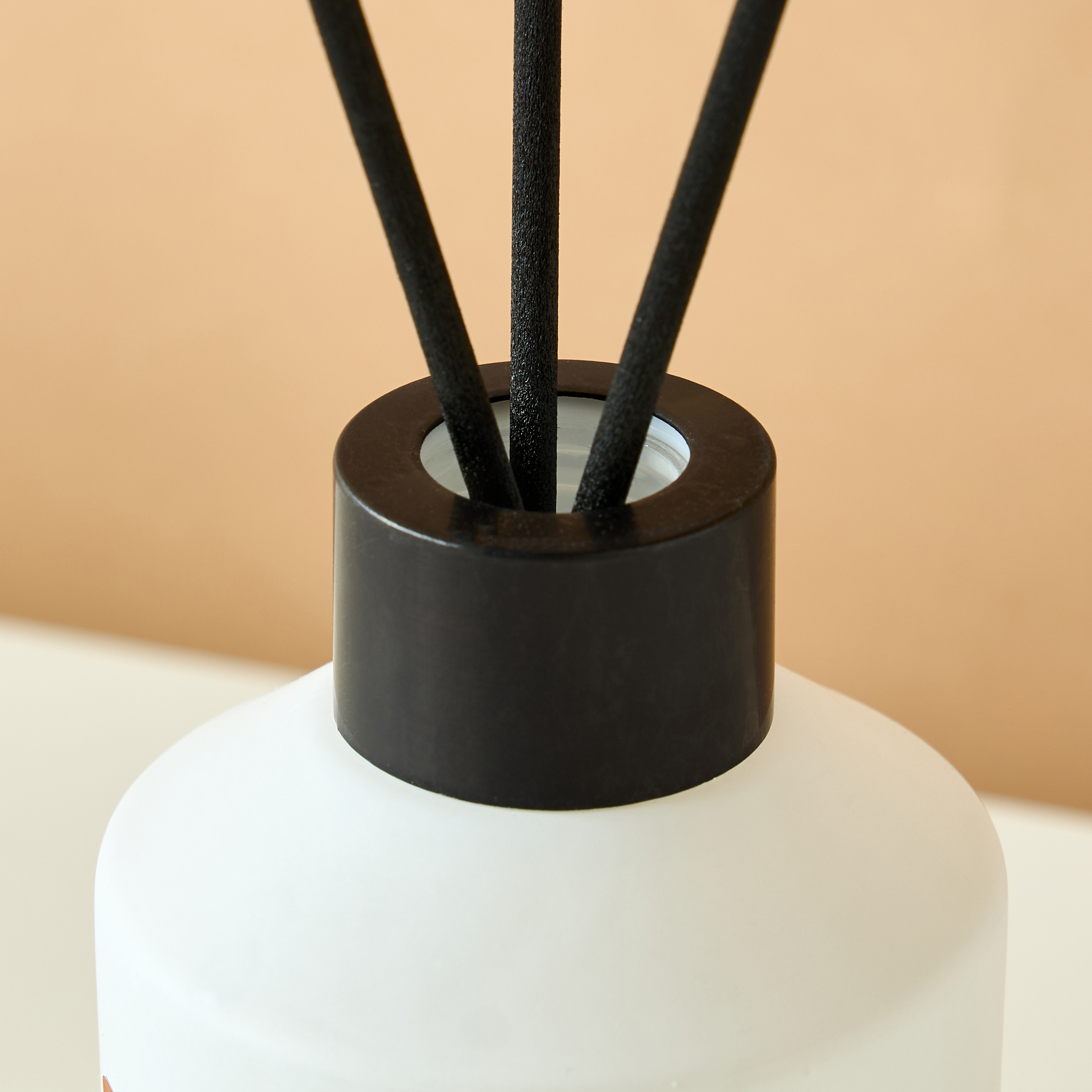 Fresh Linen Reed Diffuser - 200 ml-household-homefragrance-reeddiffusers-image-4