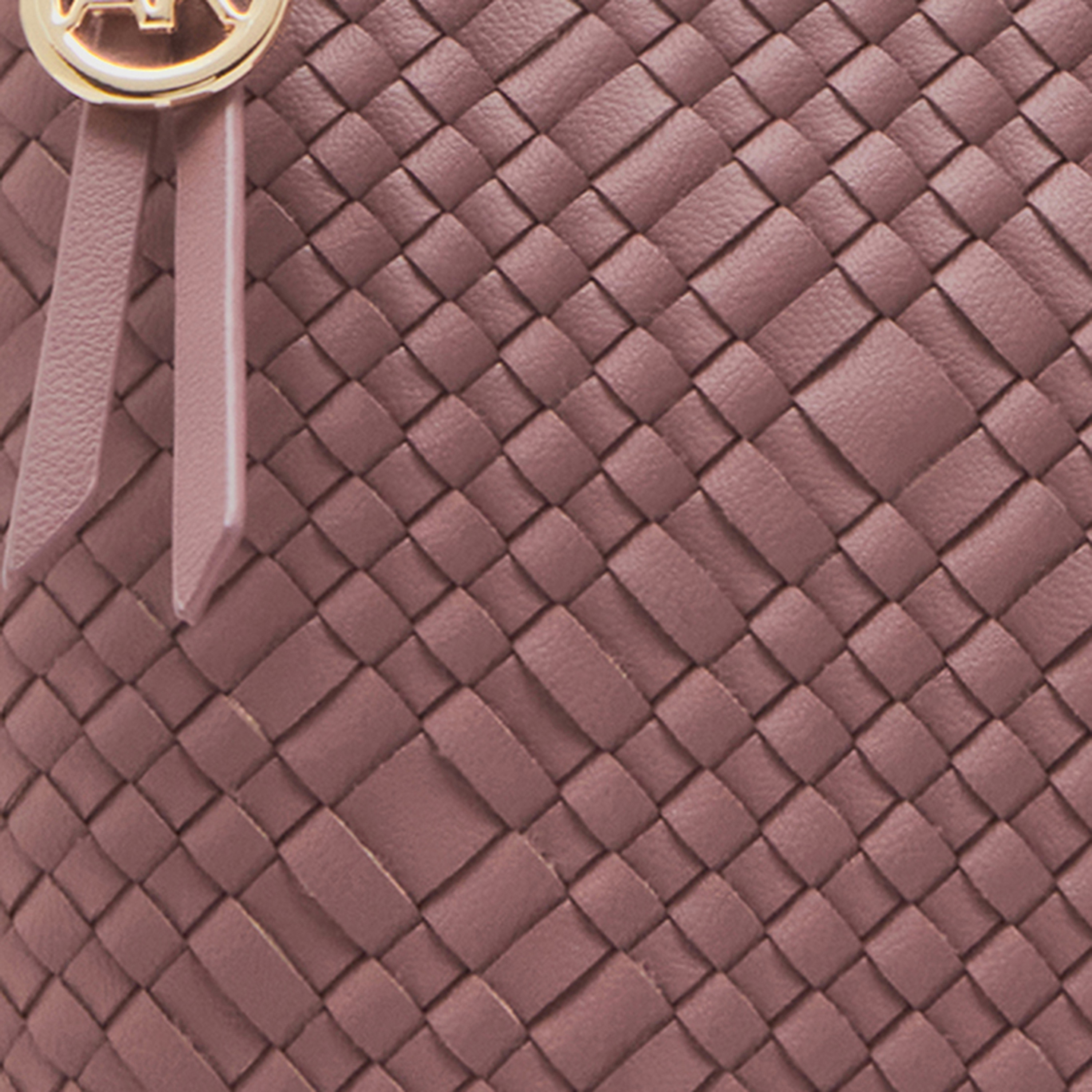 شنطة كروس بودي بارزة الملمس بحزام سلسلة من آن كلاين-women-bagsandwallets-handbags-image-5