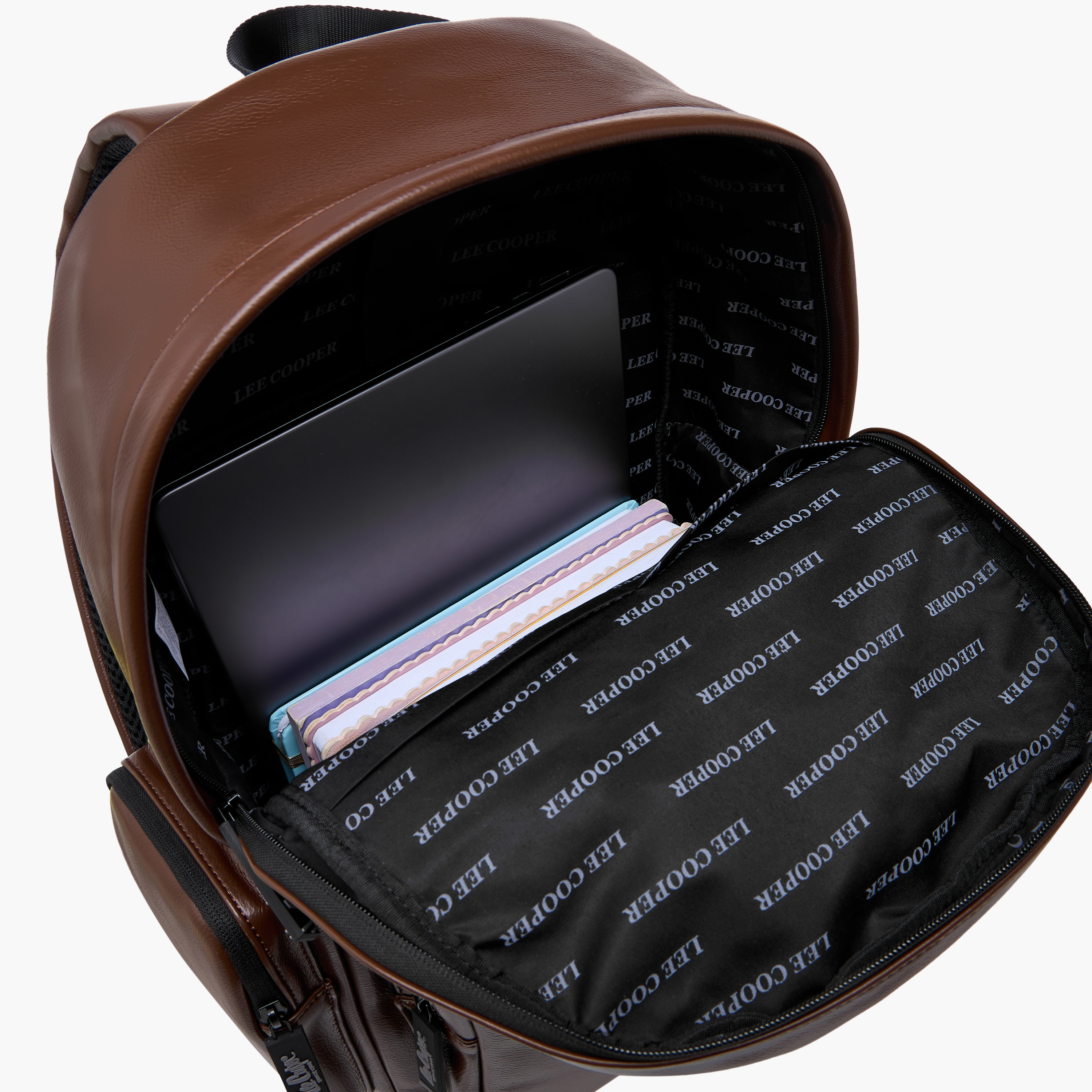 شنطة ظهر بزينة شعار وحمالات قابلة للتعديل وسحاب إغلاق من لي كوبر - 32x45 سم-men-bags-image-6