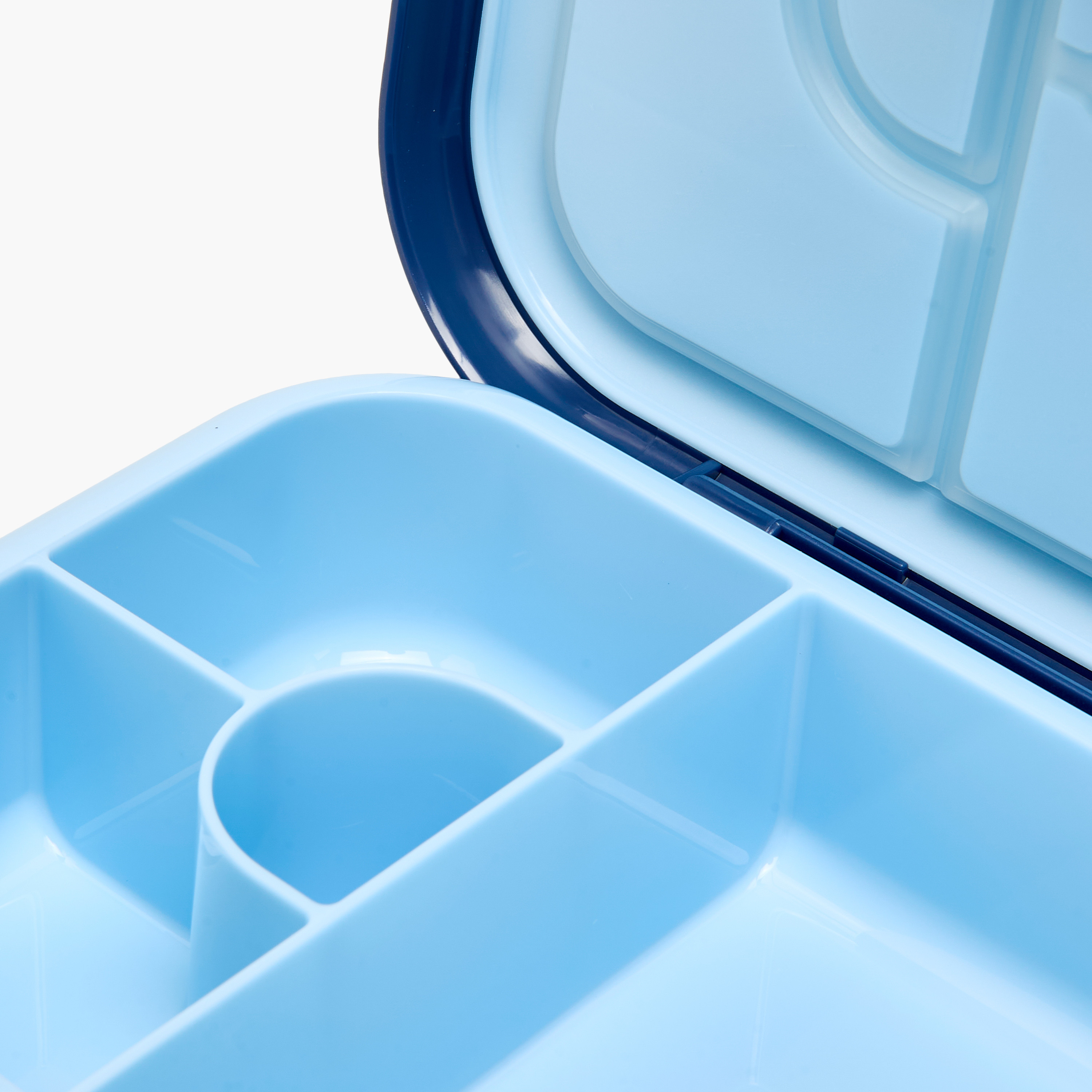 صندوق غداء بمشبك إغلاق وطبعات من جونيورز-school-lunchessentials-lunchboxes-image-6