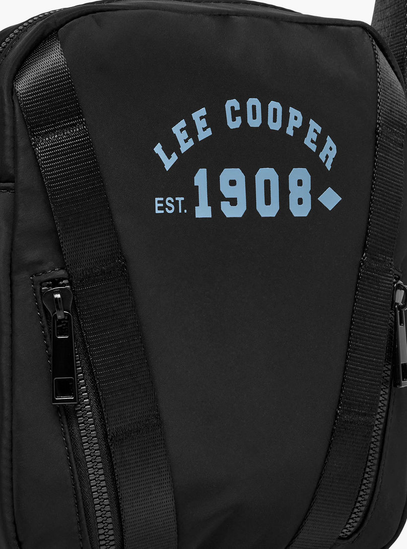 شنطة كروس بودي بطبعات شعار وحزام قابل للتعديل وسحاب إغلاق من لي كوبر-travel-accessories-image-5