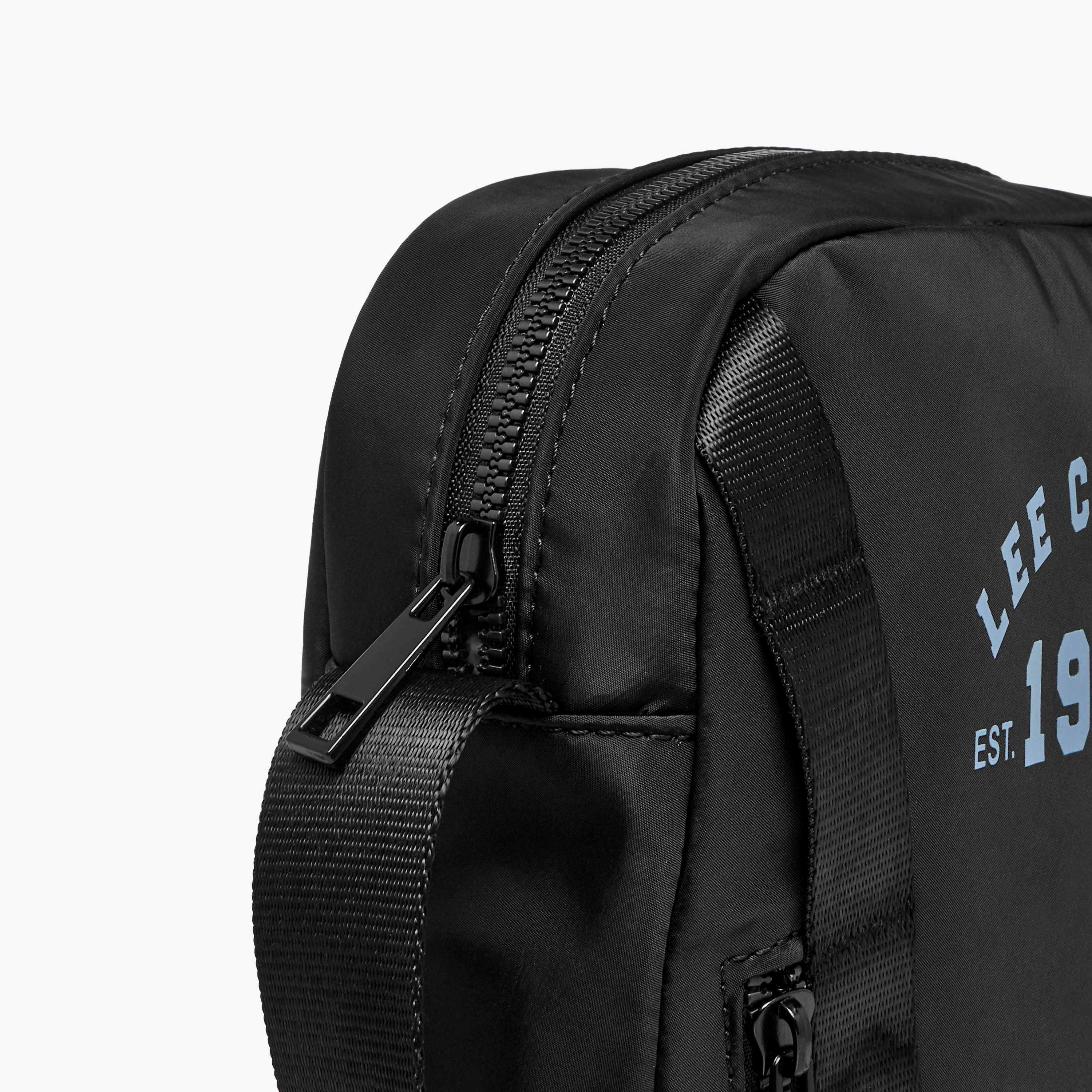 شنطة كروس بودي بطبعات شعار وحزام قابل للتعديل وسحاب إغلاق من لي كوبر-travel-accessories-image-6