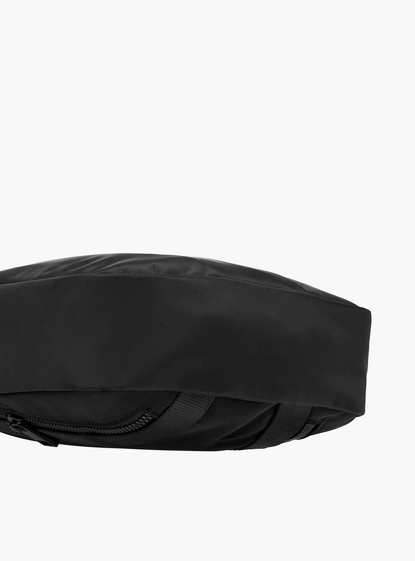 شنطة كروس بودي بطبعات شعار وحزام قابل للتعديل وسحاب إغلاق من لي كوبر-travel-accessories-image-7
