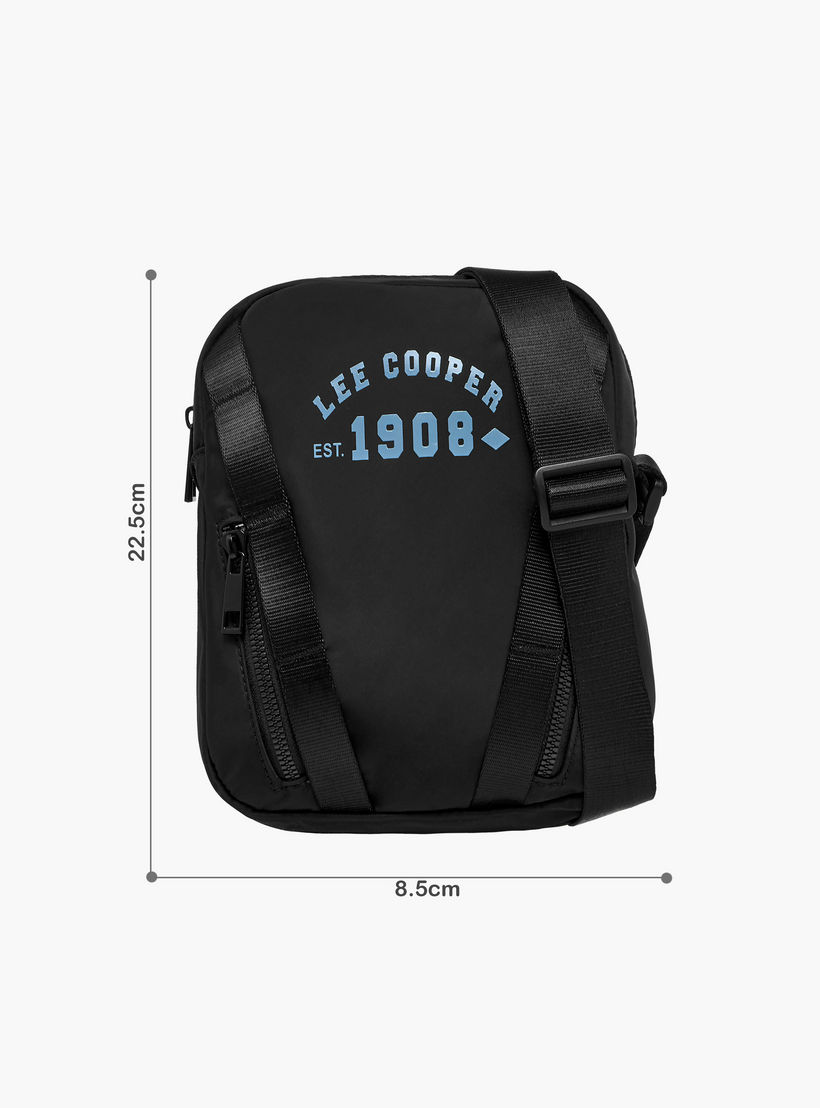 شنطة كروس بودي بطبعات شعار وحزام قابل للتعديل وسحاب إغلاق من لي كوبر-travel-accessories-image-2