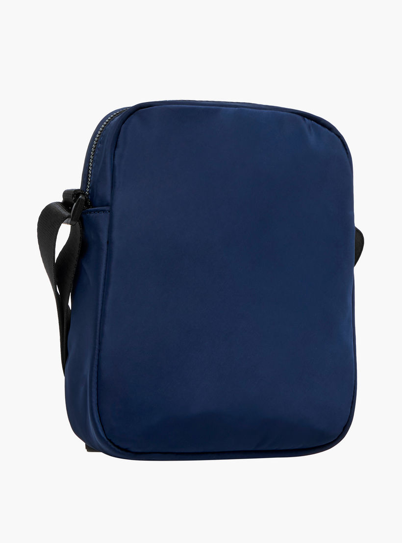 شنطة كروس بودي بطبعات شعار وحزام قابل للتعديل وسحاب إغلاق من لي كوبر-travel-accessories-image-4