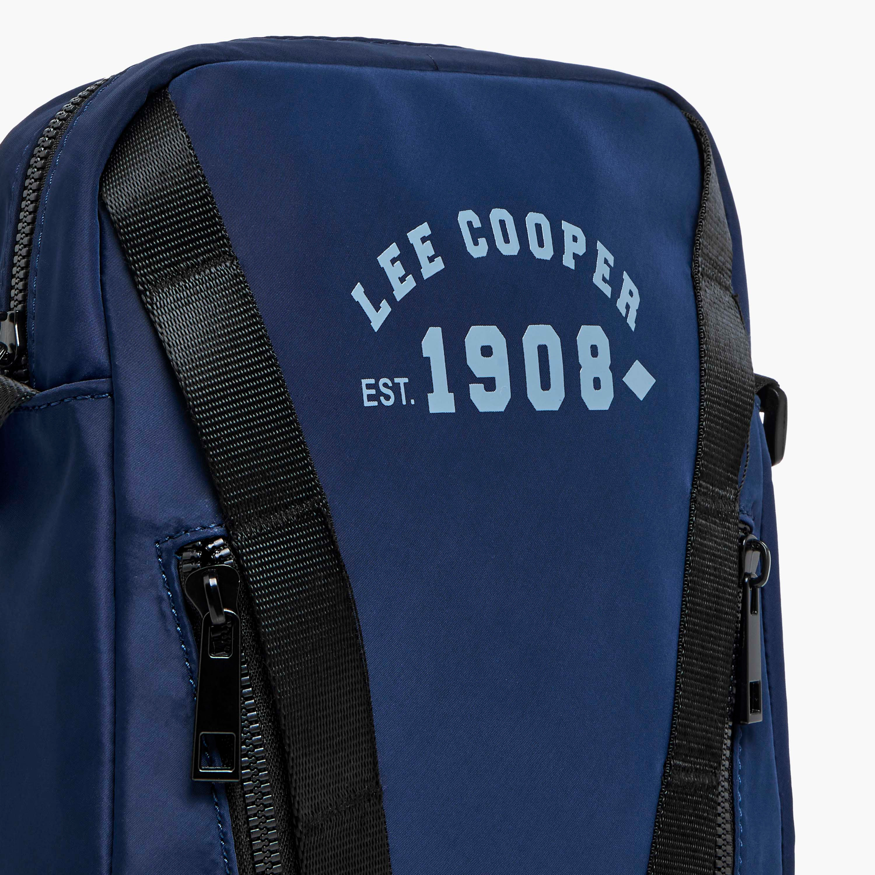 شنطة كروس بودي بطبعات شعار وحزام قابل للتعديل وسحاب إغلاق من لي كوبر-travel-accessories-image-5