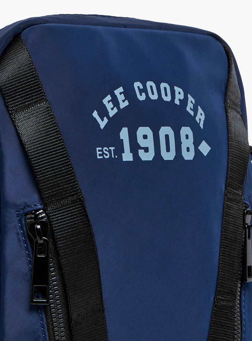 شنطة كروس بودي بطبعات شعار وحزام قابل للتعديل وسحاب إغلاق من لي كوبر-travel-accessories-image-5