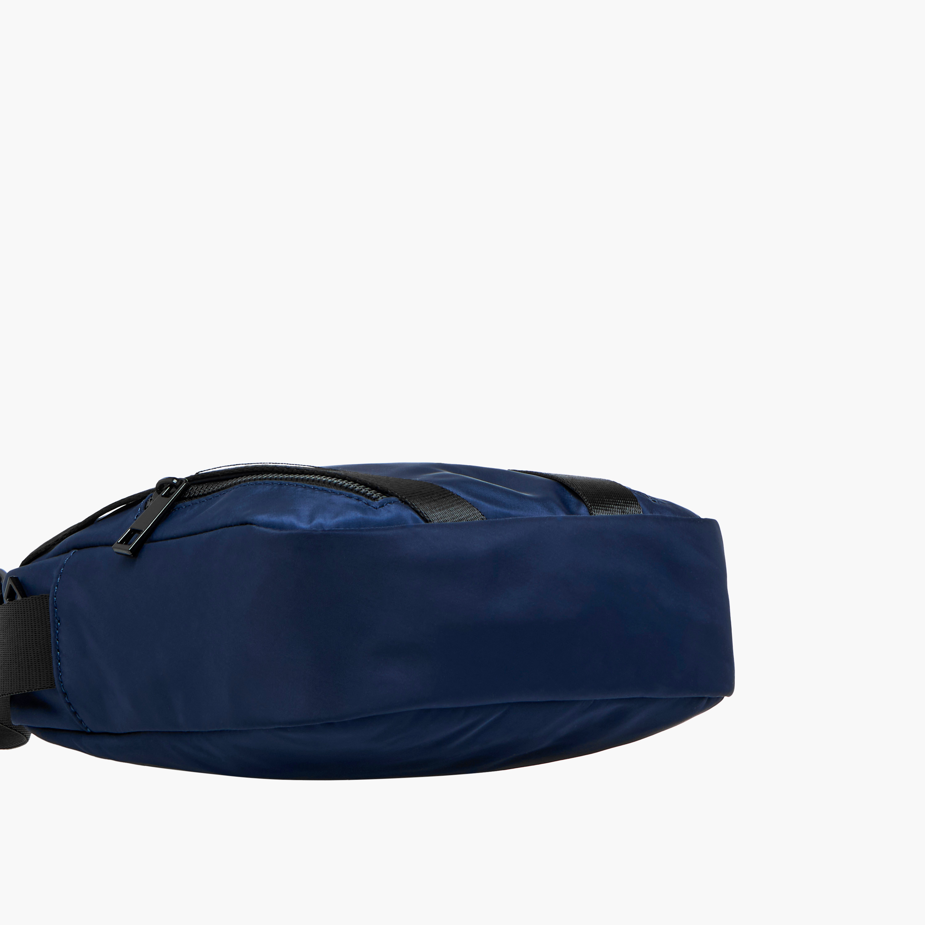 شنطة كروس بودي بطبعات شعار وحزام قابل للتعديل وسحاب إغلاق من لي كوبر-travel-accessories-image-7