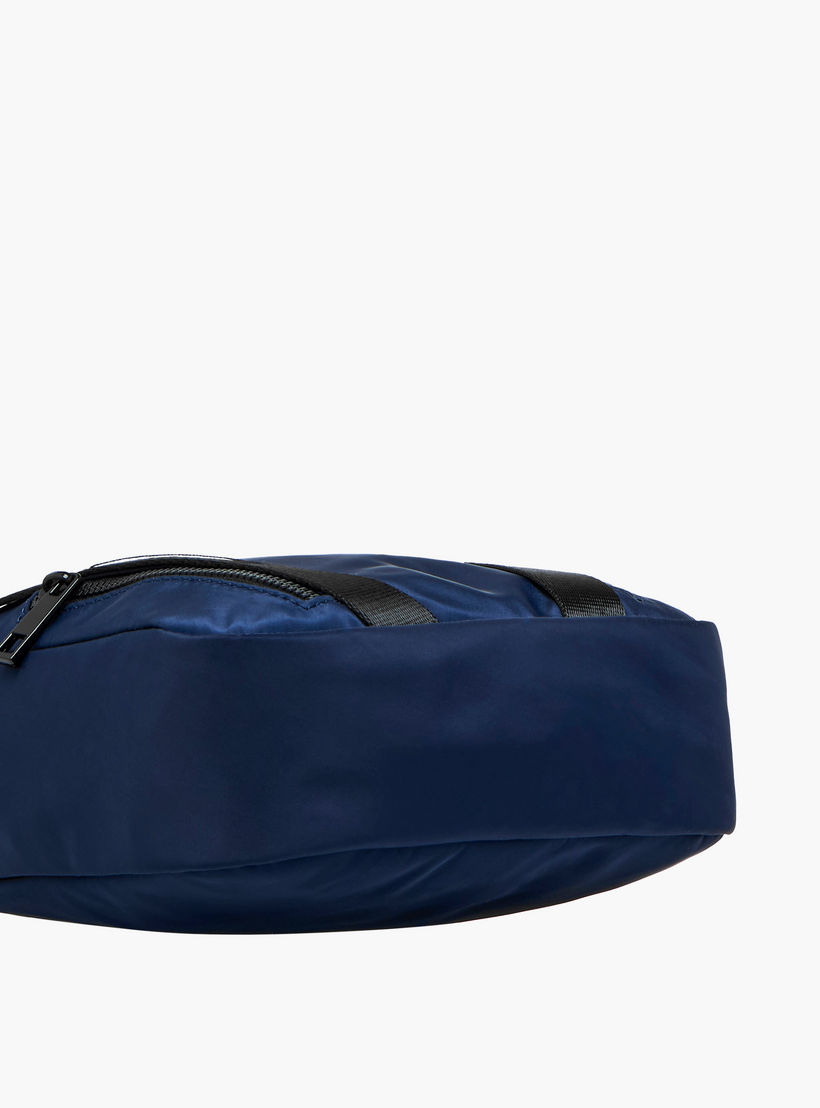 شنطة كروس بودي بطبعات شعار وحزام قابل للتعديل وسحاب إغلاق من لي كوبر-travel-accessories-image-7
