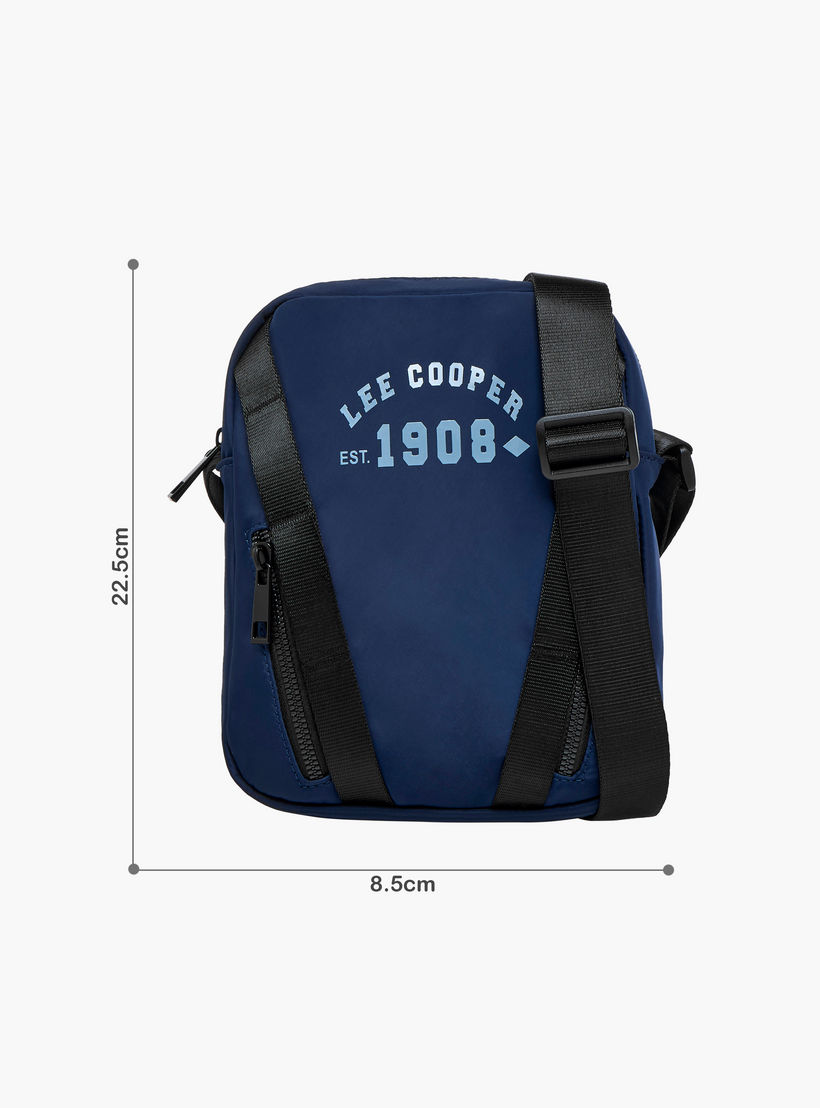 شنطة كروس بودي بطبعات شعار وحزام قابل للتعديل وسحاب إغلاق من لي كوبر-travel-accessories-image-2