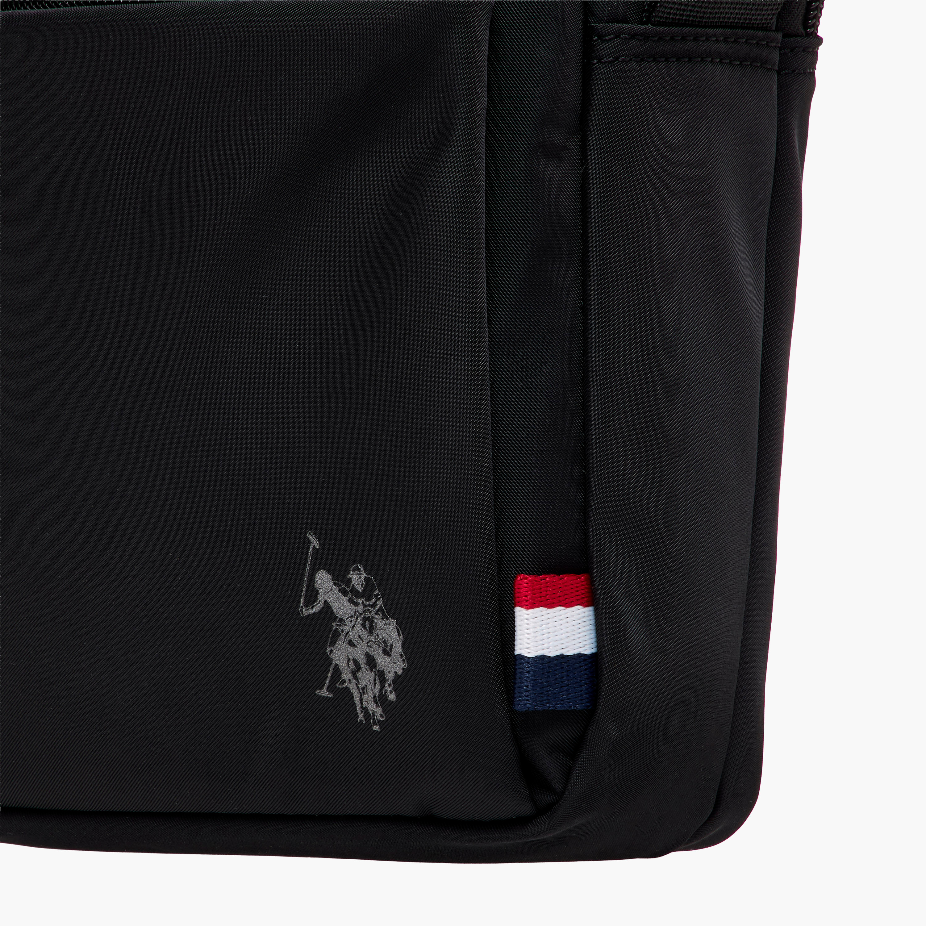 شنطة كروس بودي سادة بسحاب إغلاق وحزام قابل للتعديل من يو إس بولو أسن-women-bagsandwallets-handbags-image-4